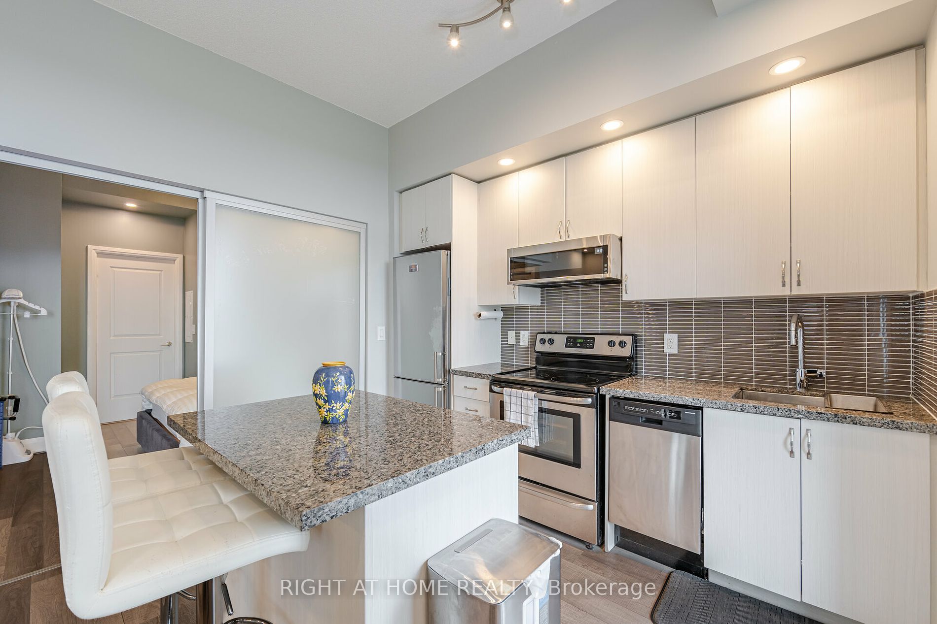 8763 Bayview Ave, #727