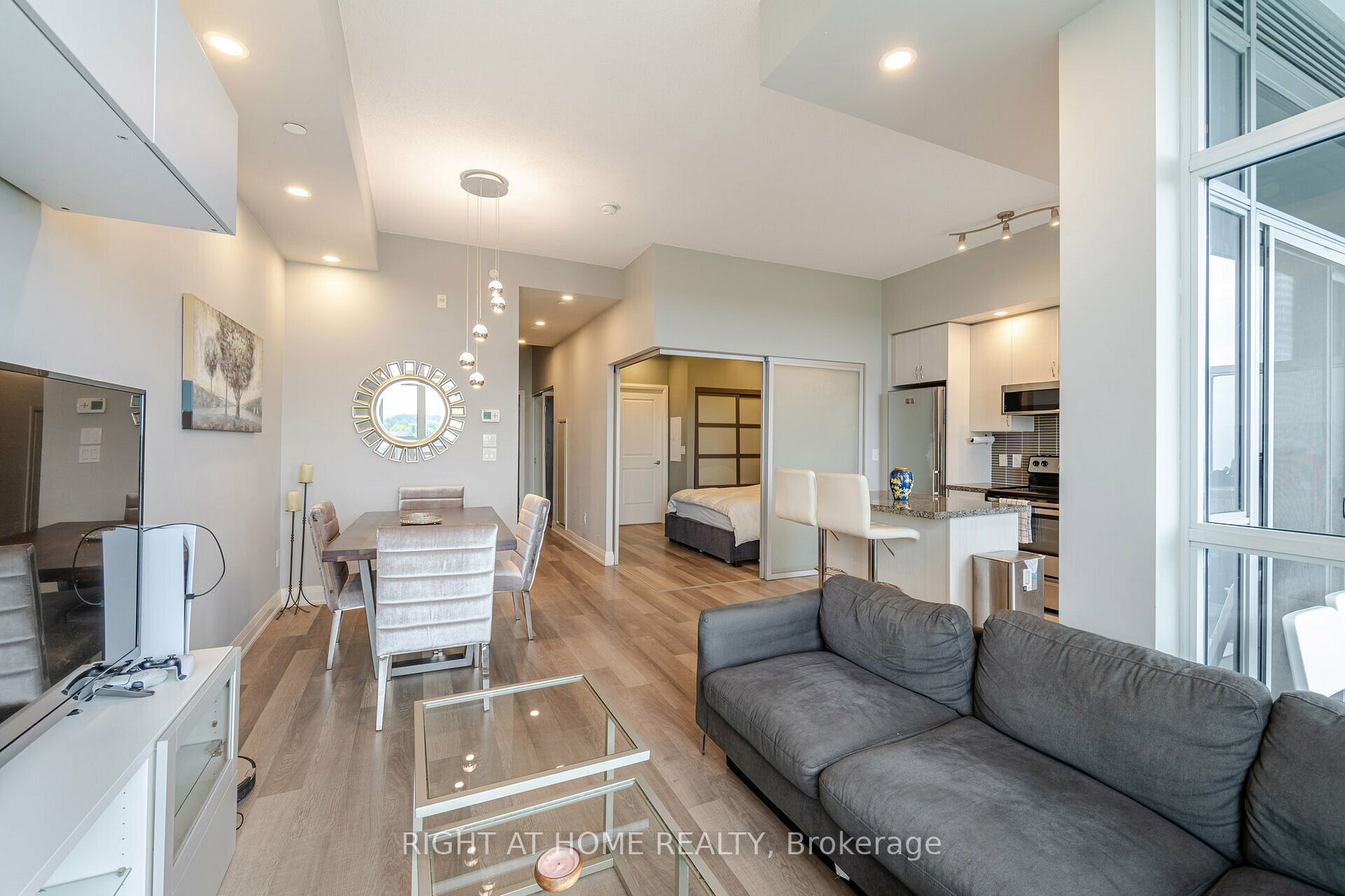 8763 Bayview Ave, #727