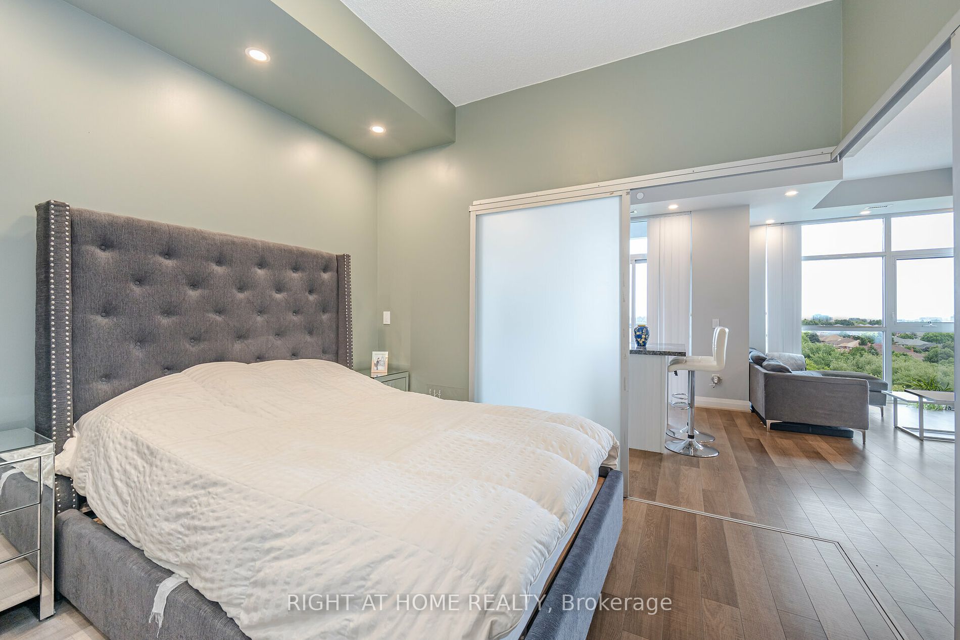 8763 Bayview Ave, #727