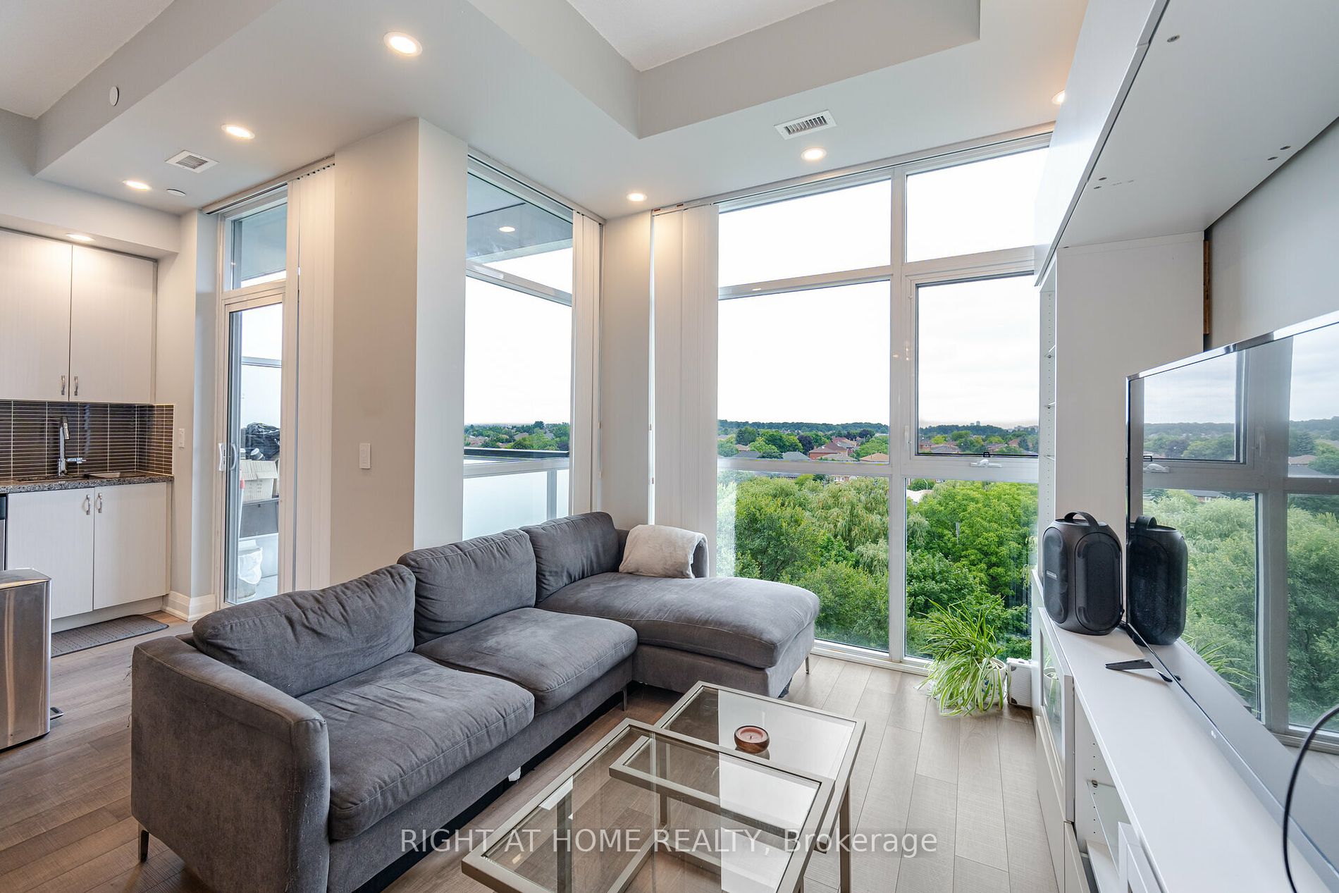 8763 Bayview Ave, #727