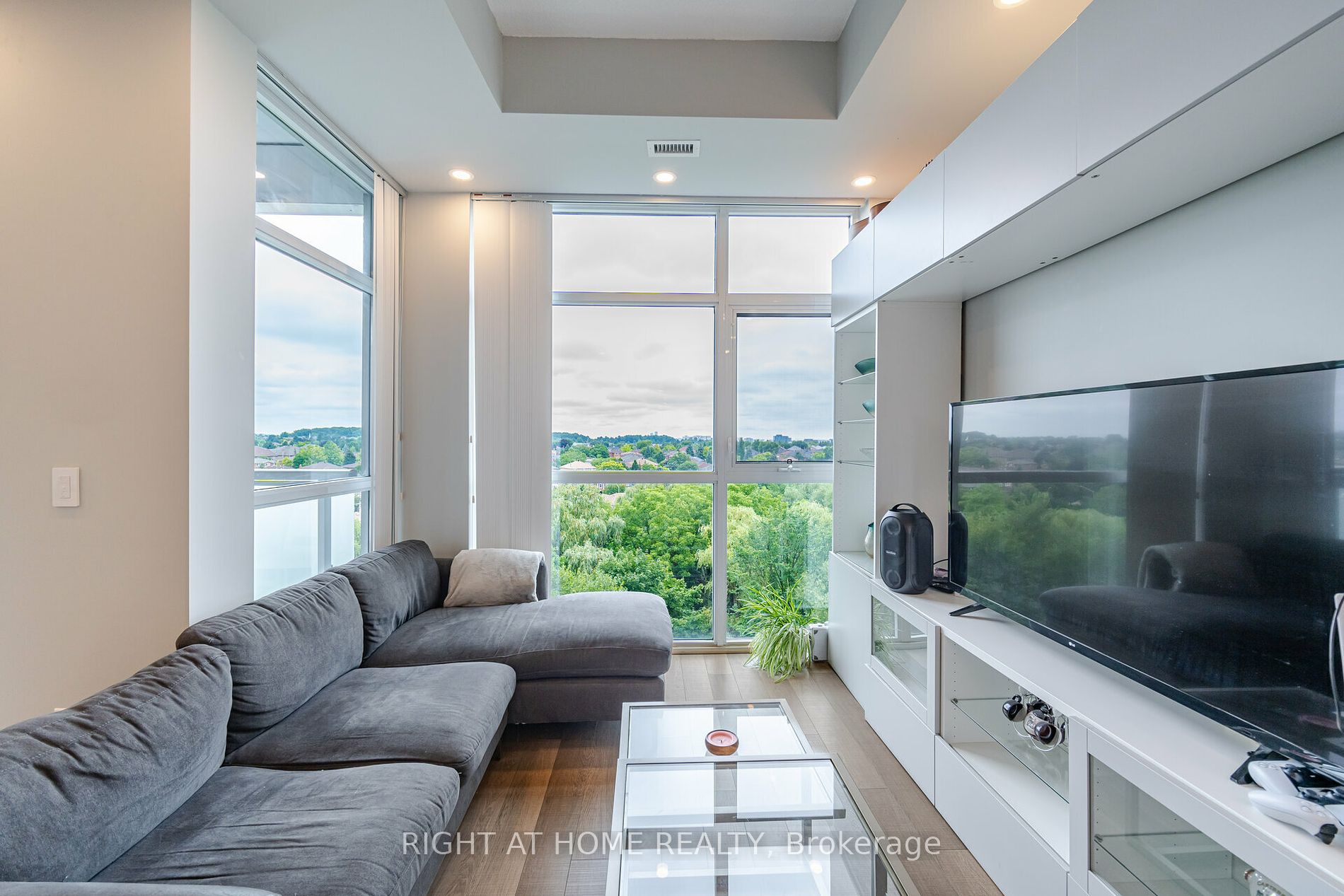 8763 Bayview Ave, #727