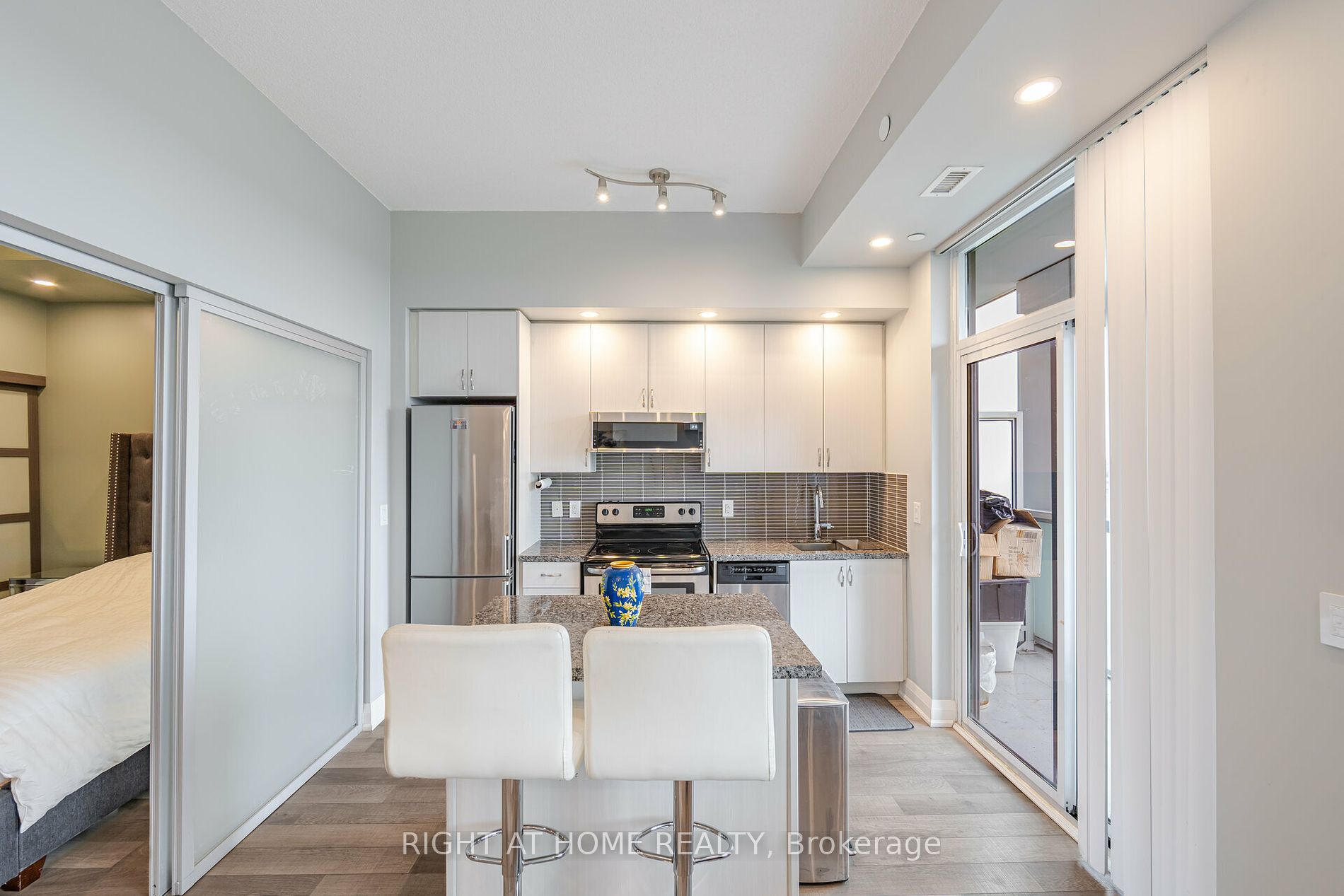 8763 Bayview Ave, #727