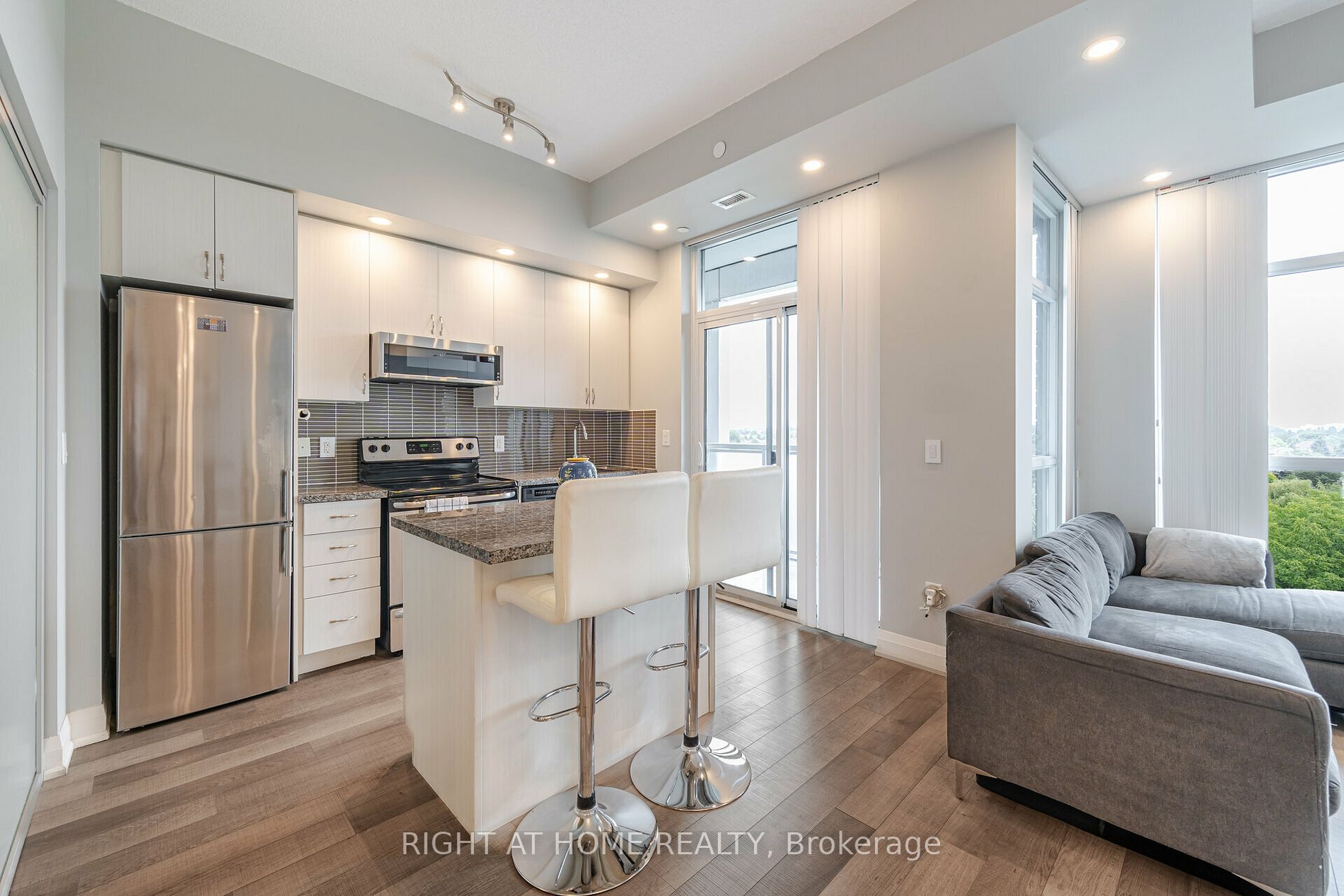 8763 Bayview Ave, #727