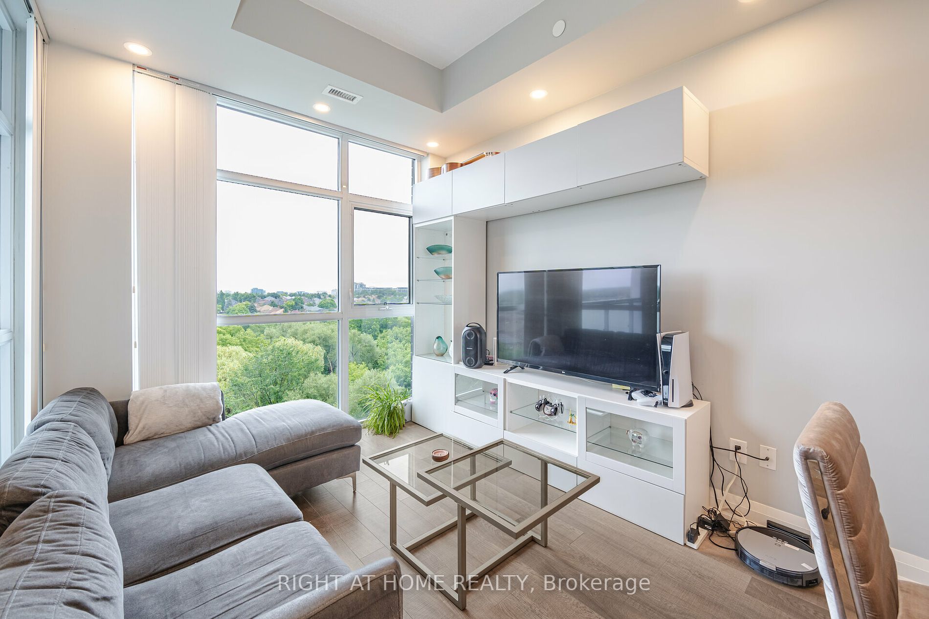 8763 Bayview Ave, #727