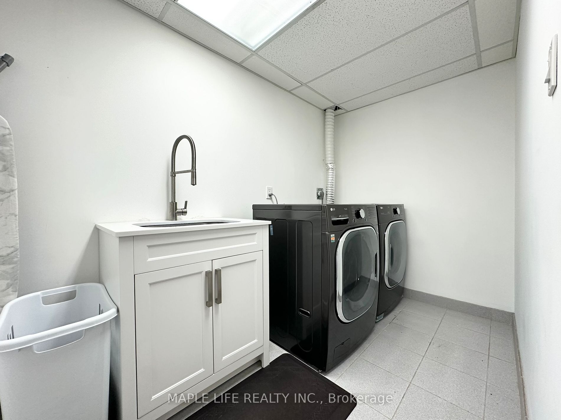 48 Brookshill Cres