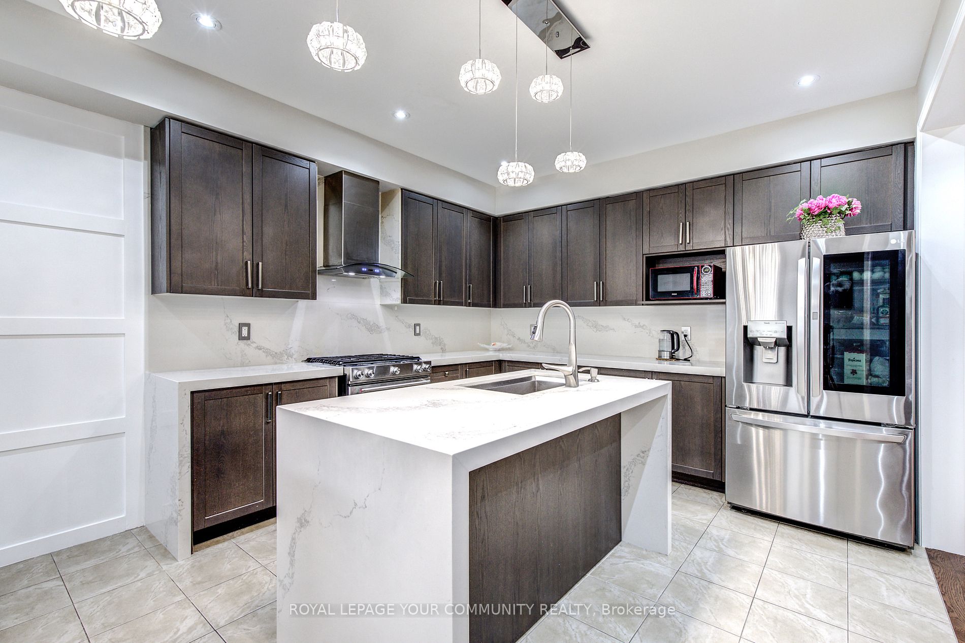14 Beaconsfield Dr