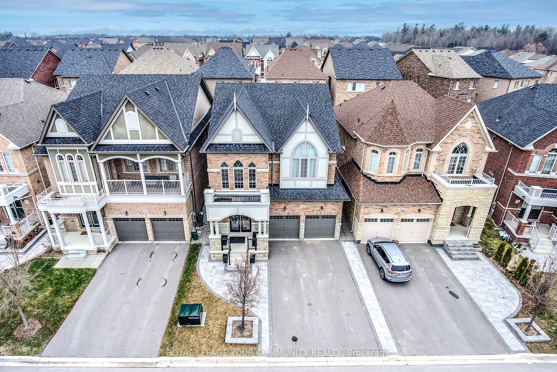 14 Beaconsfield Dr