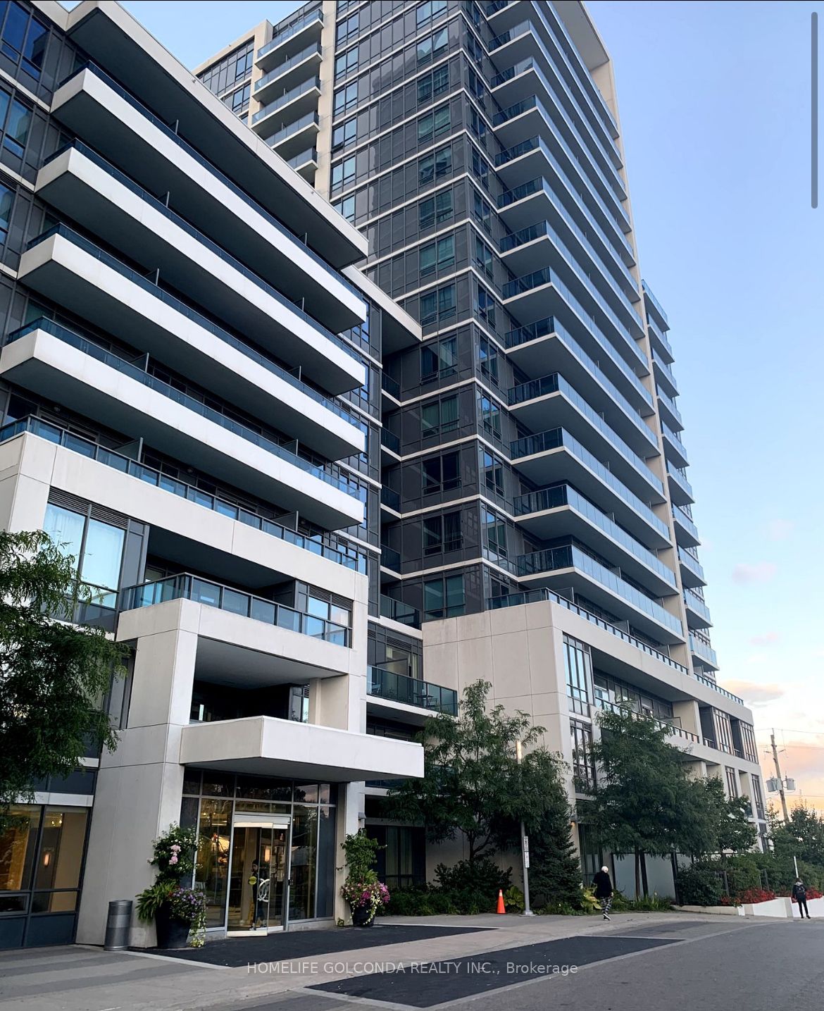 7167 Yonge St, #908