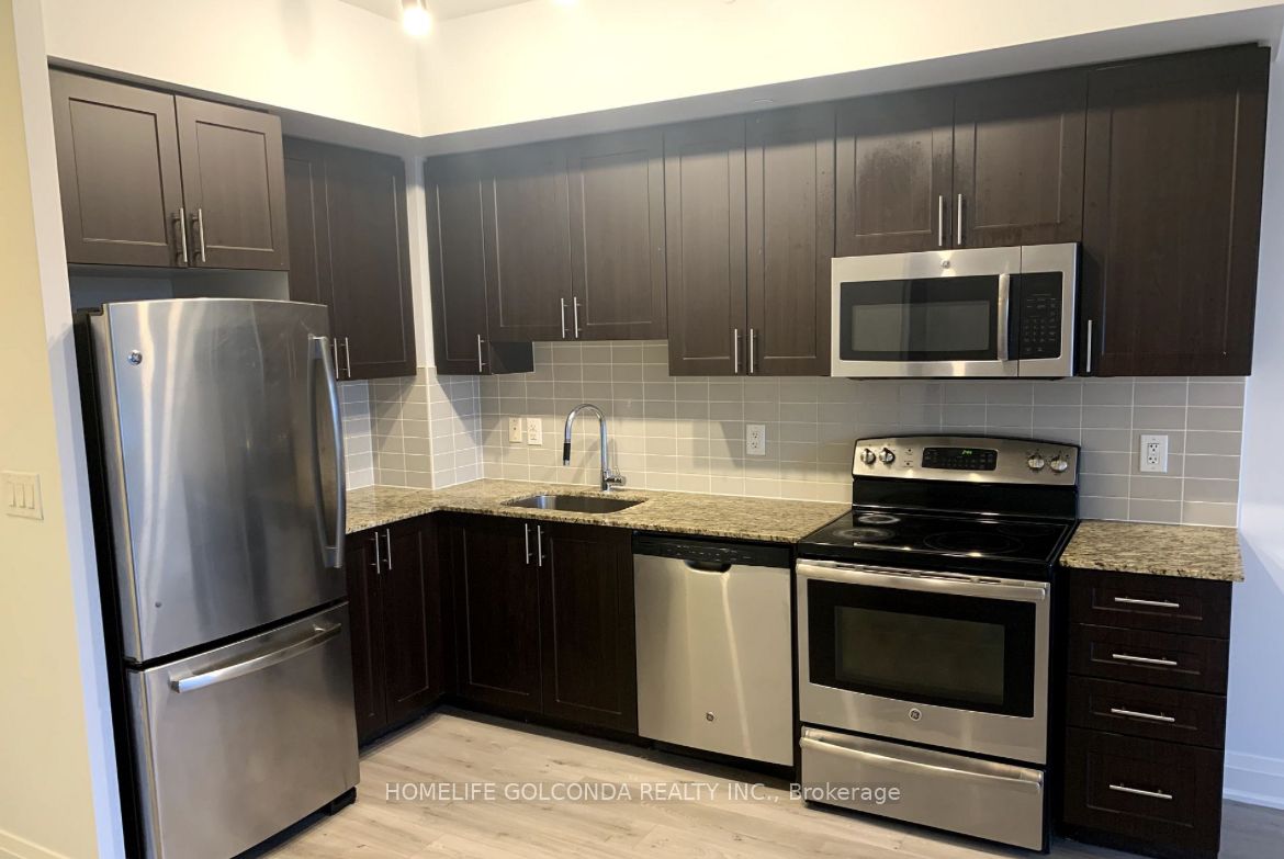 7167 Yonge St, #908