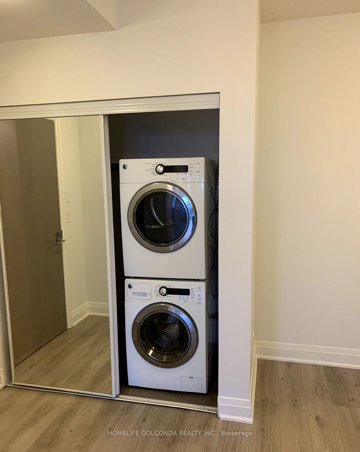 7167 Yonge St, #908