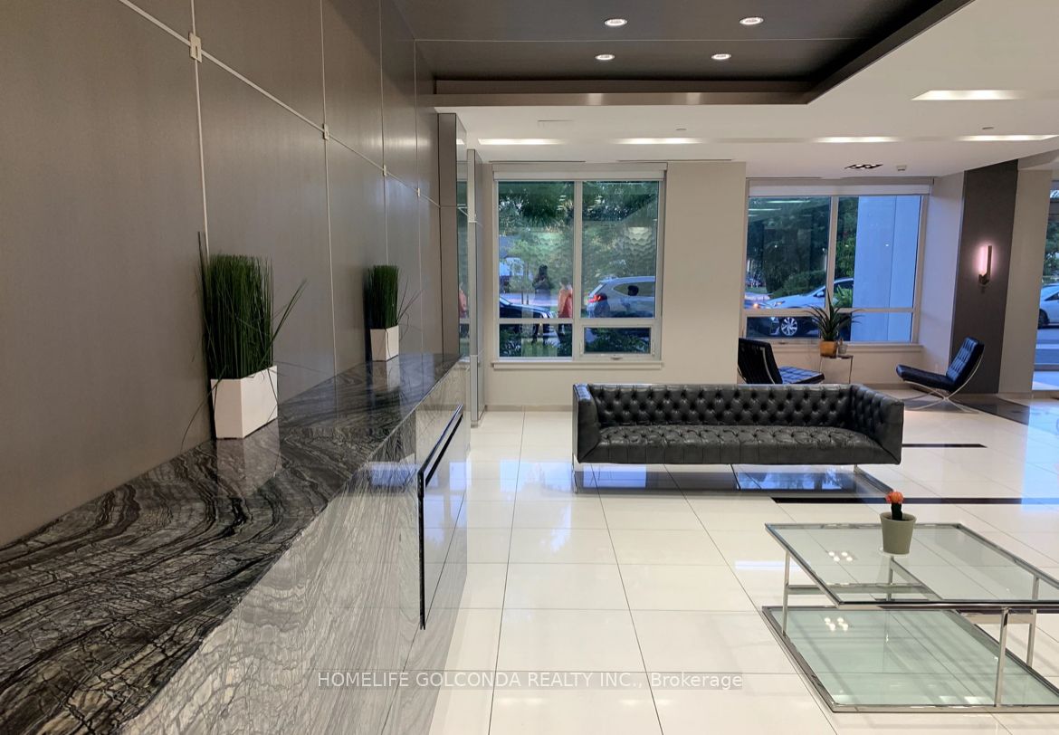 7167 Yonge St, #908