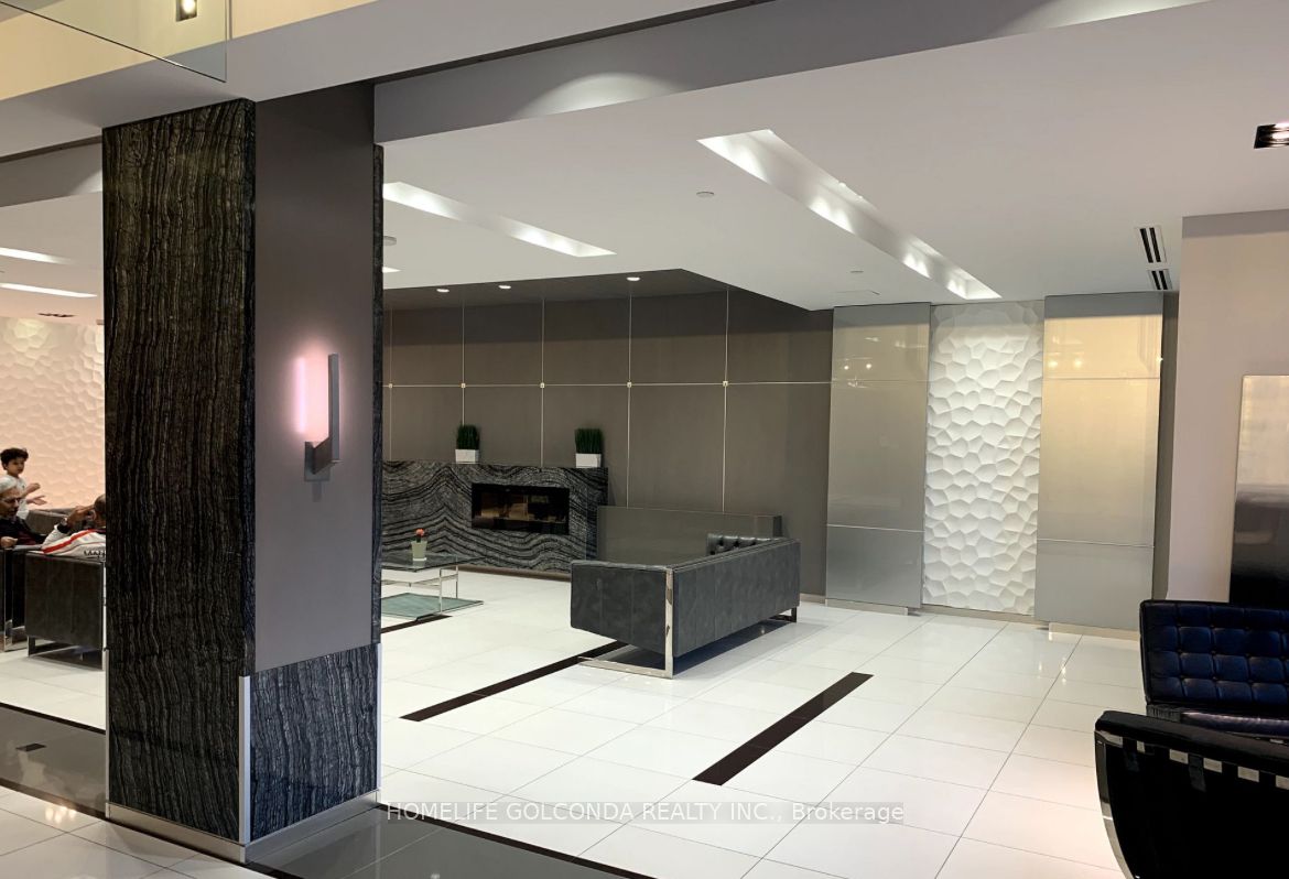 7167 Yonge St, #908