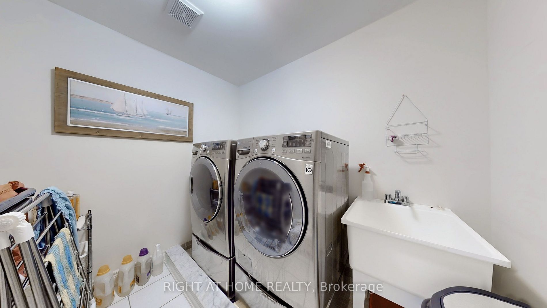 11 Robert Wilson Cres