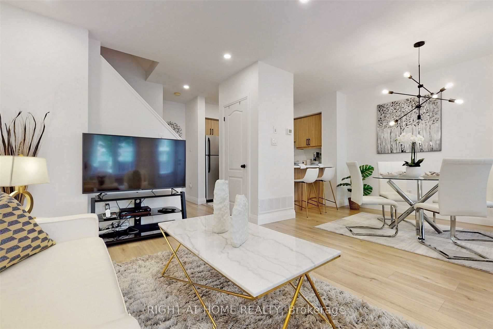 735 New Westminster Dr, #2