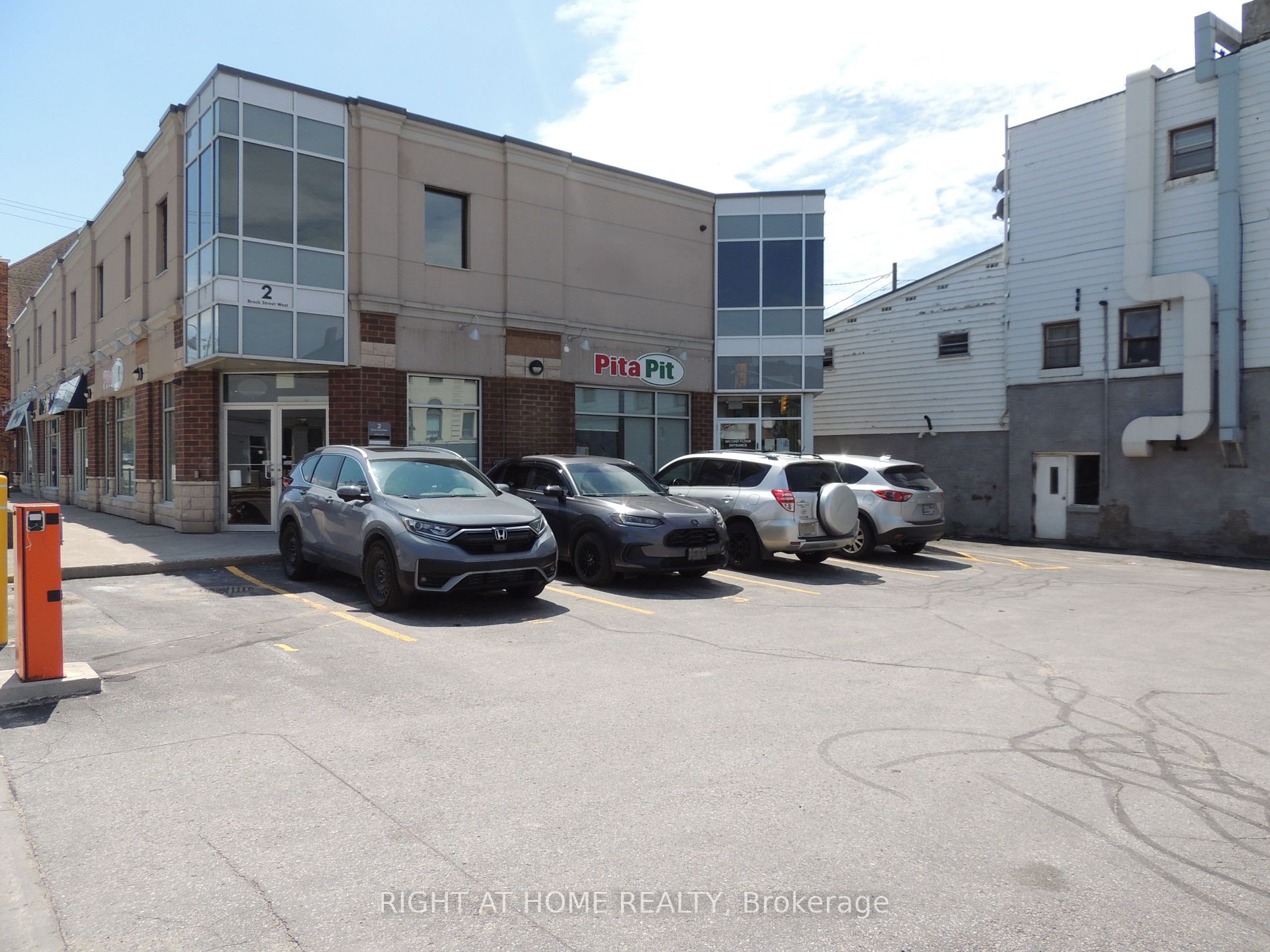 2 Brock St W, #5A