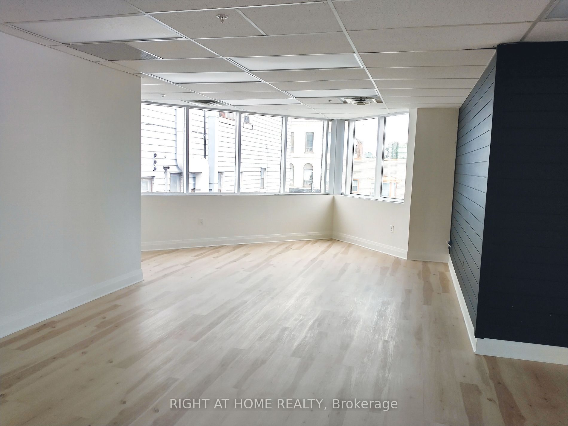 2 Brock St W, #5A