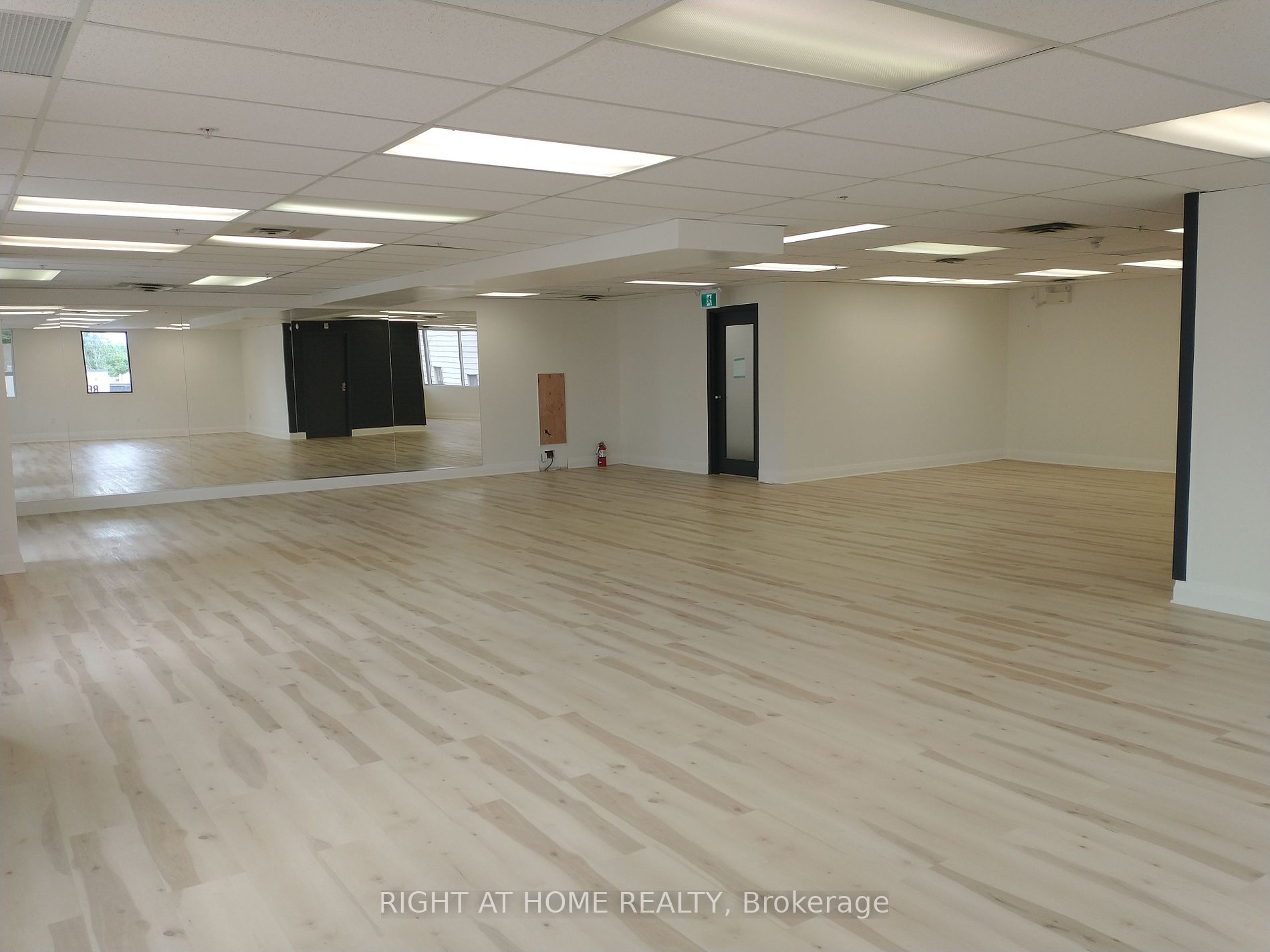 2 Brock St W, #5A