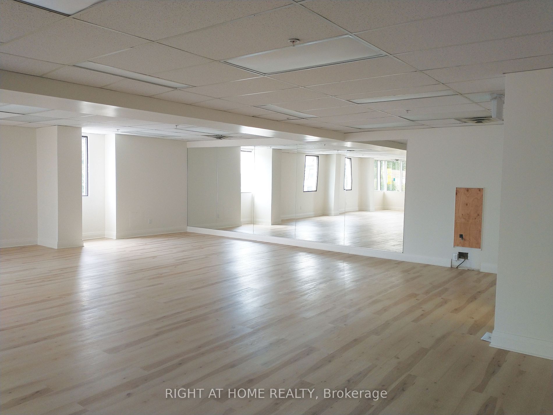 2 Brock St W, #5A