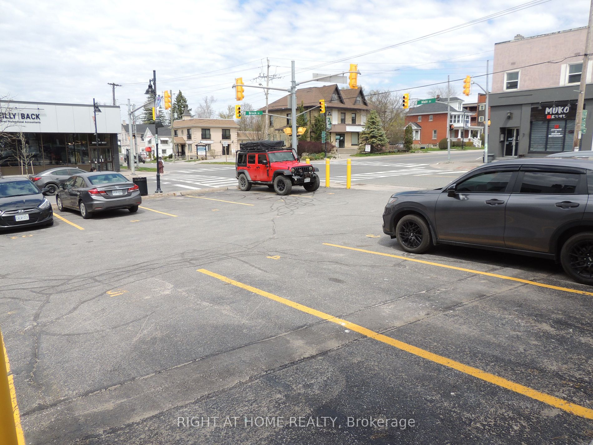 2 Brock St W, #5A