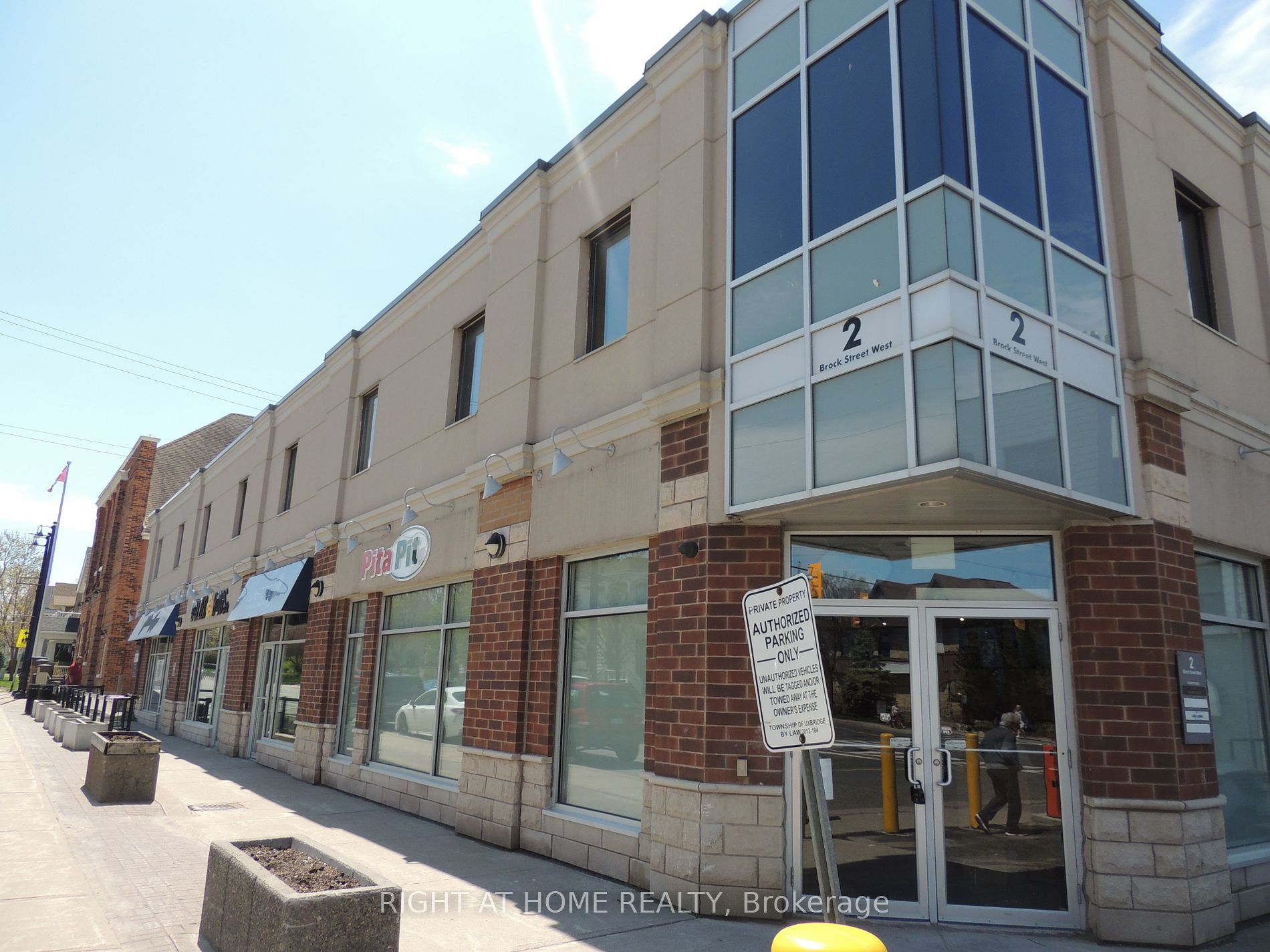 2 Brock St W, #5A