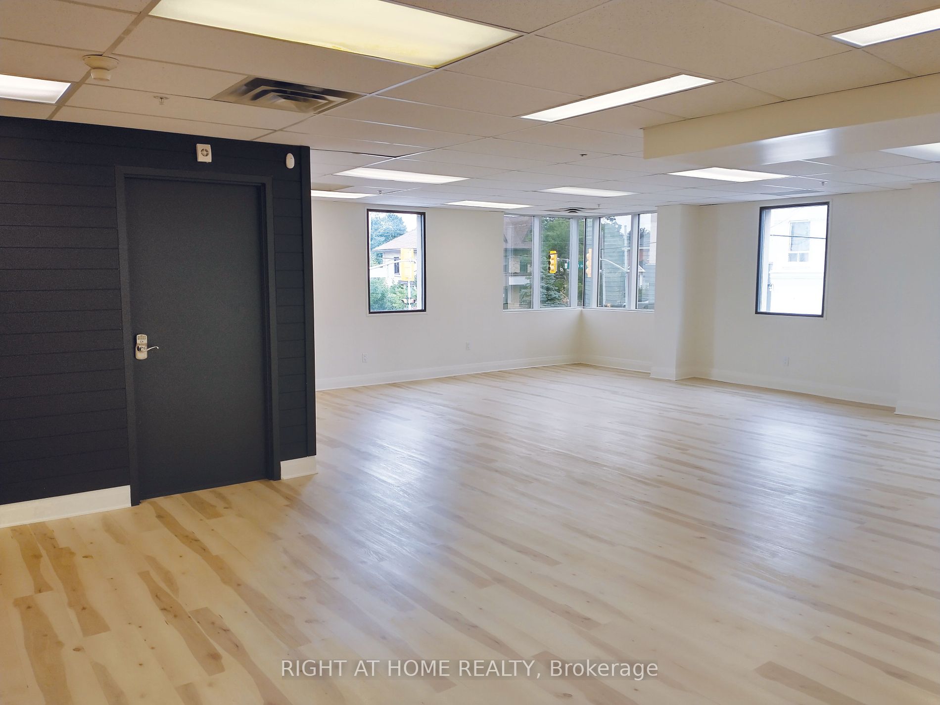 2 Brock St W, #5A