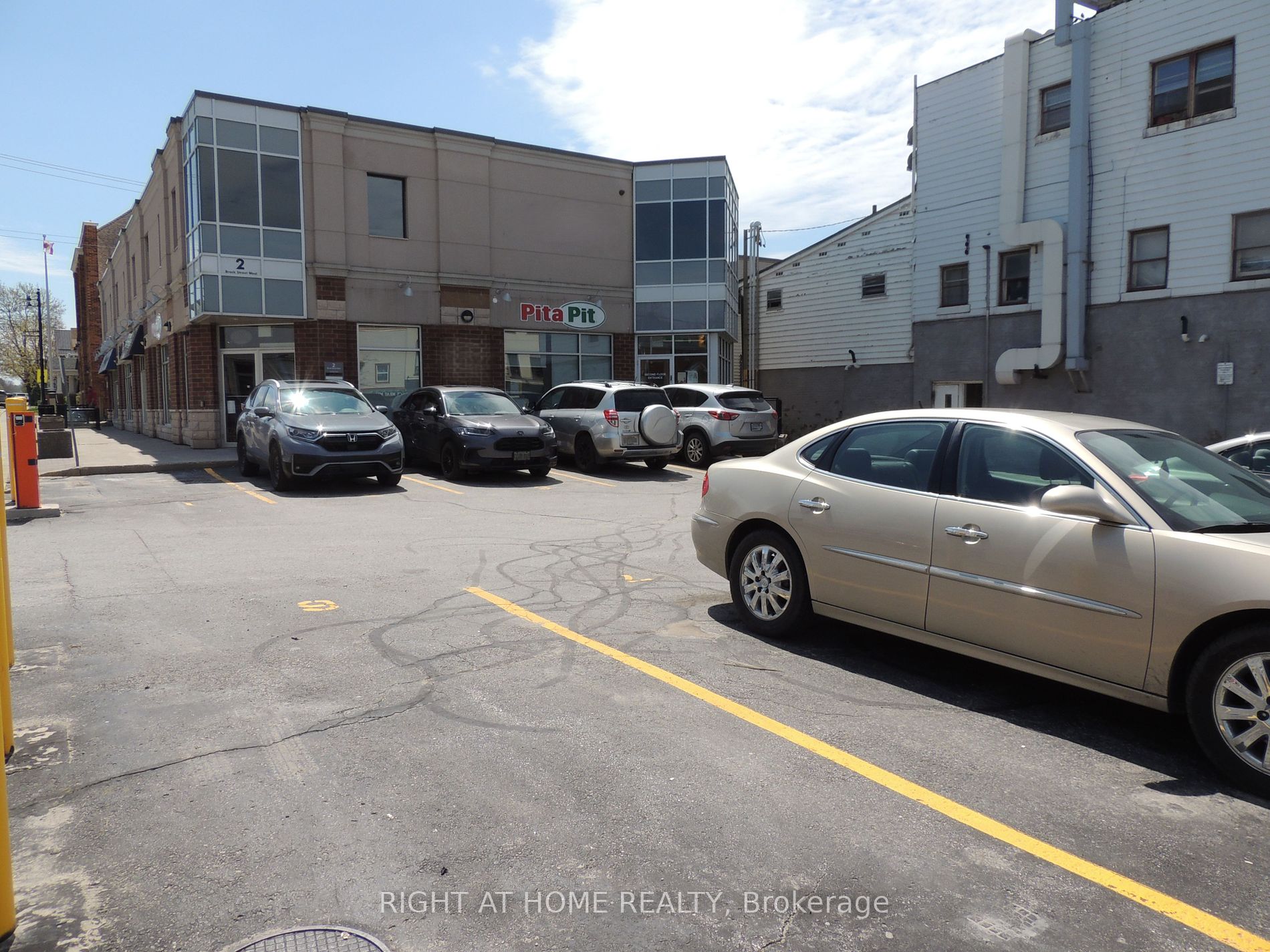 2 Brock St W, #5A