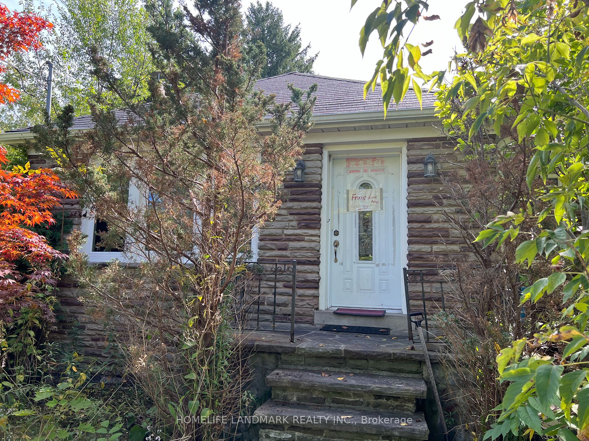 163 John St
