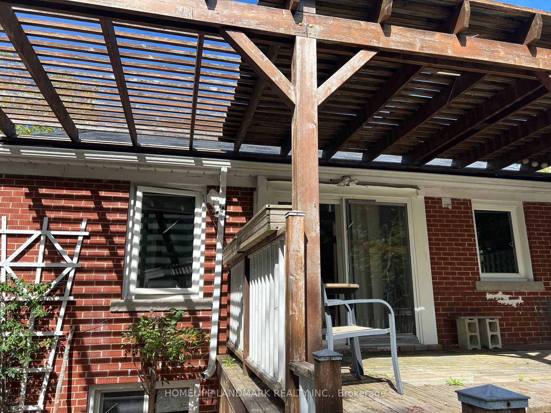 163 John St