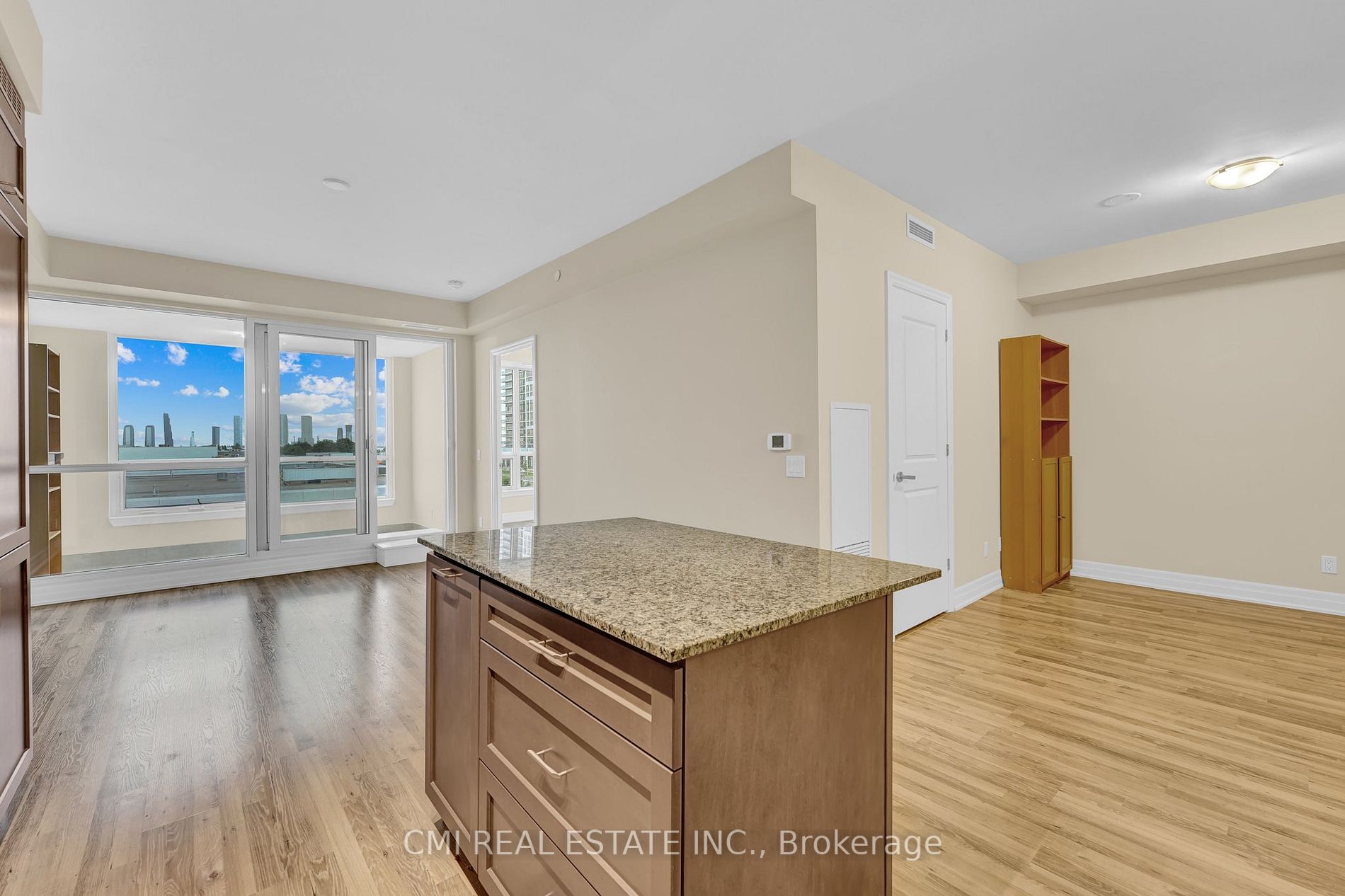 9075 Jane St, #407