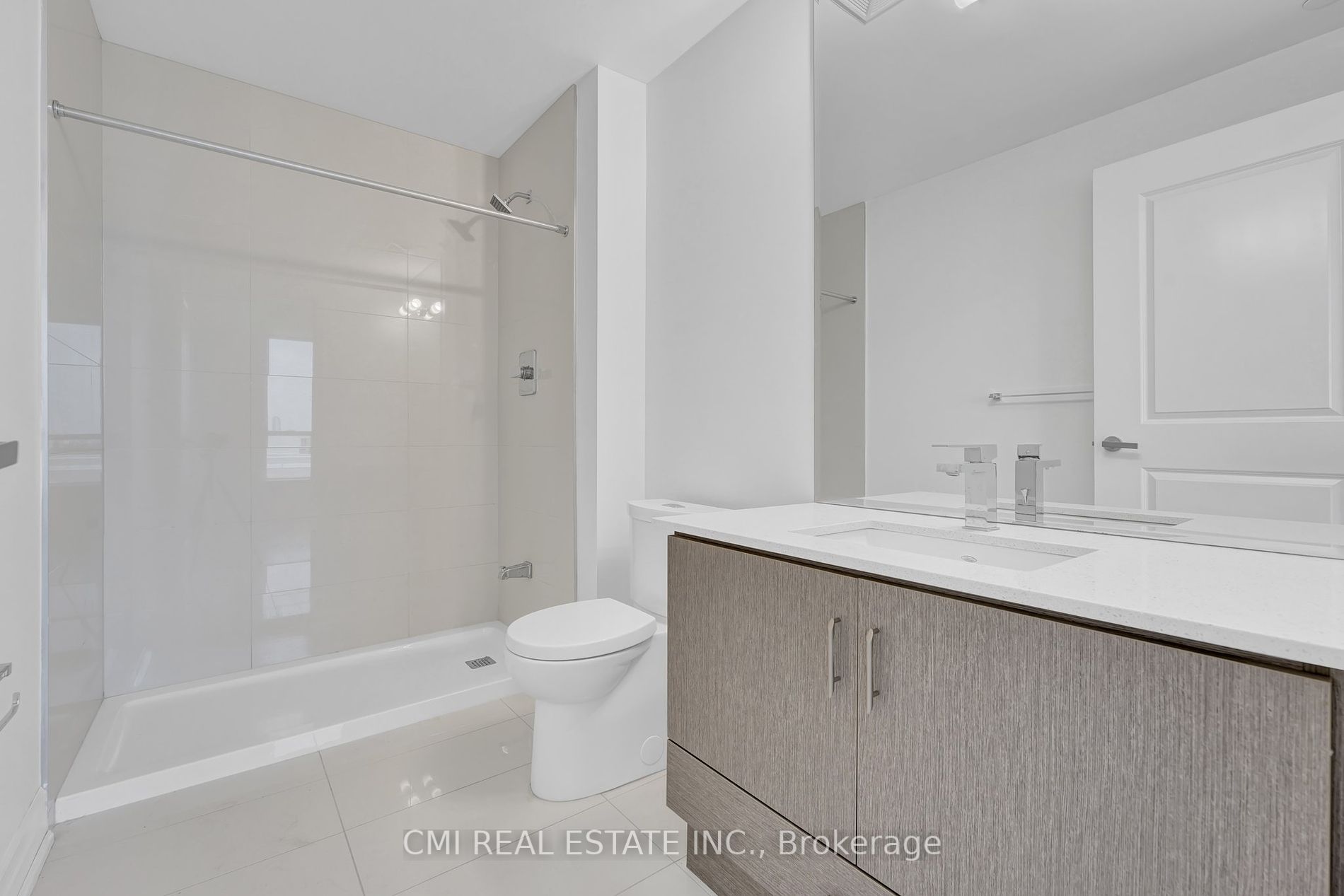 9075 Jane St, #407