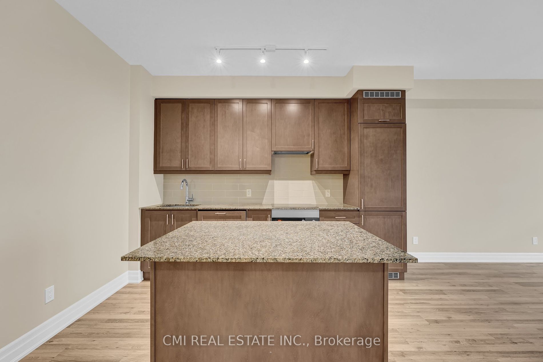 9075 Jane St, #407