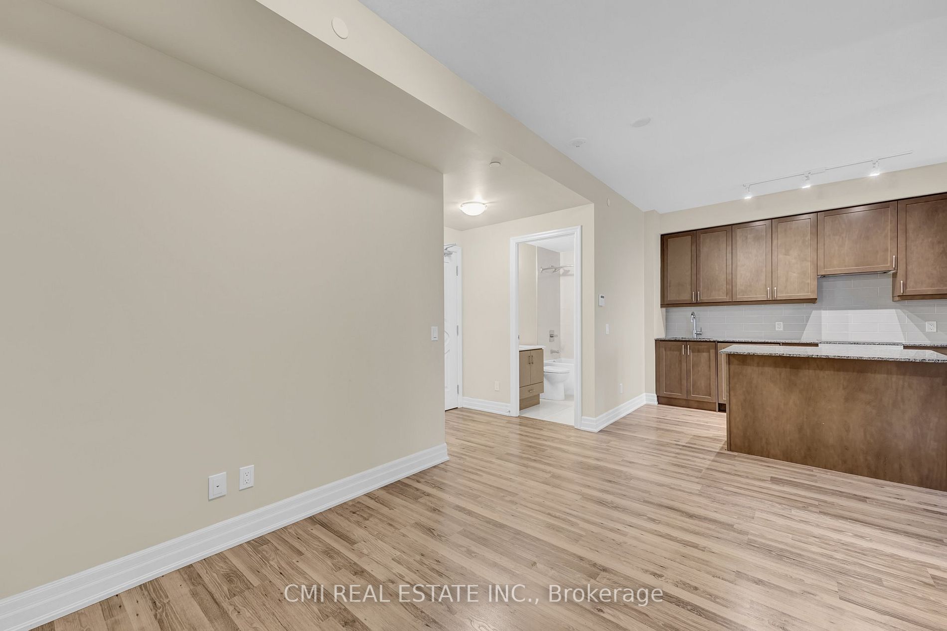 9075 Jane St, #407