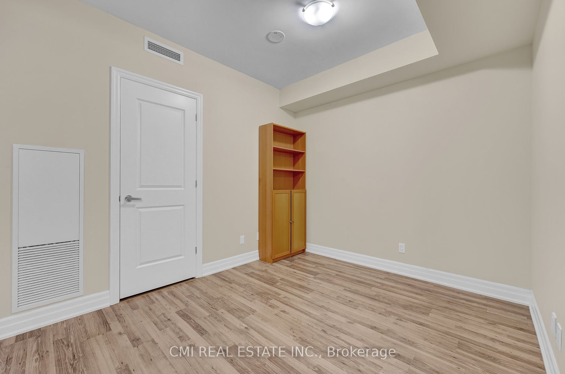 9075 Jane St, #407