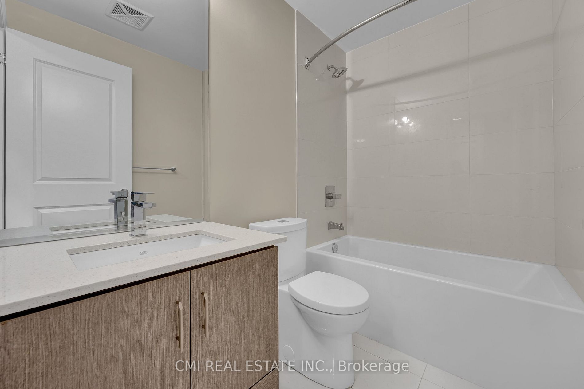 9075 Jane St, #407