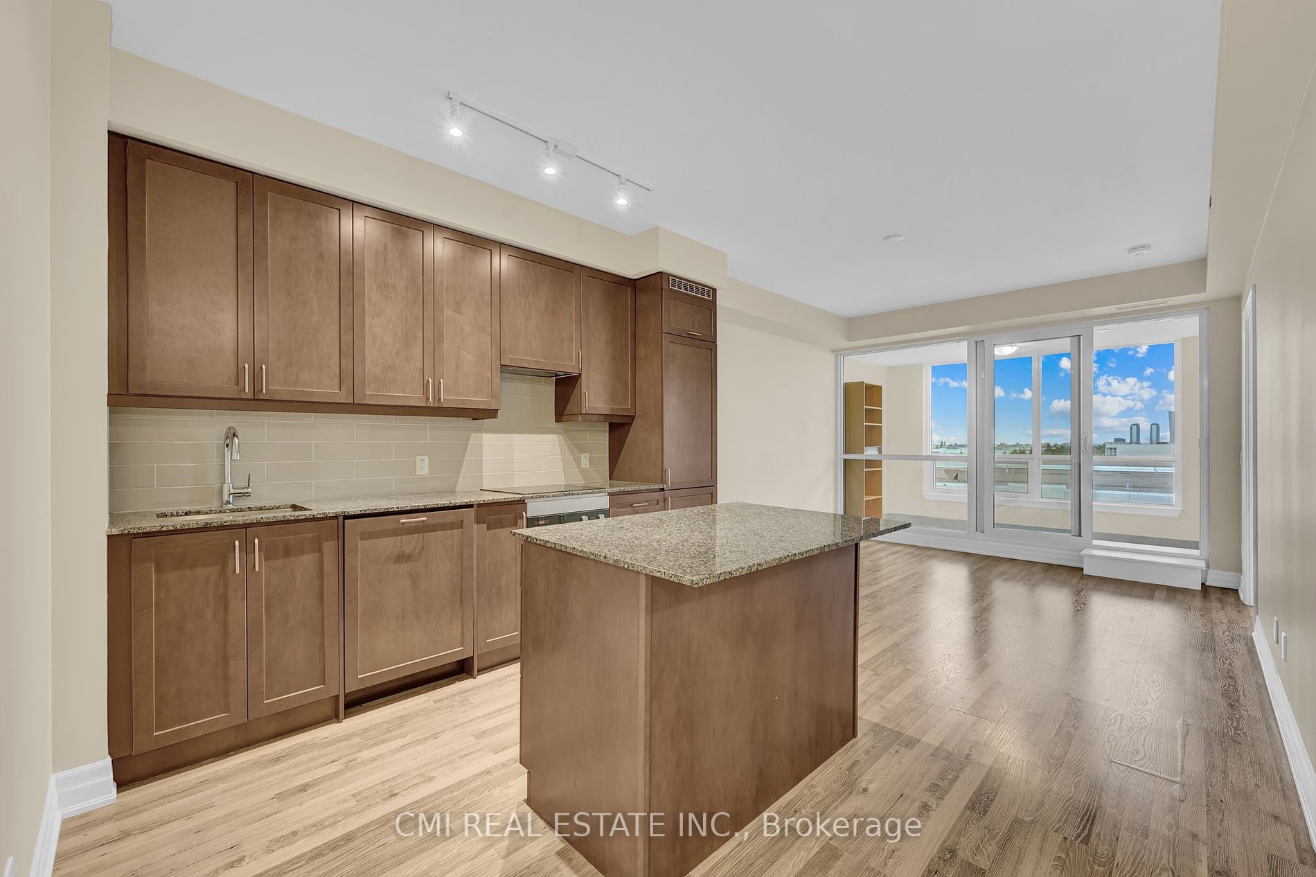 9075 Jane St, #407