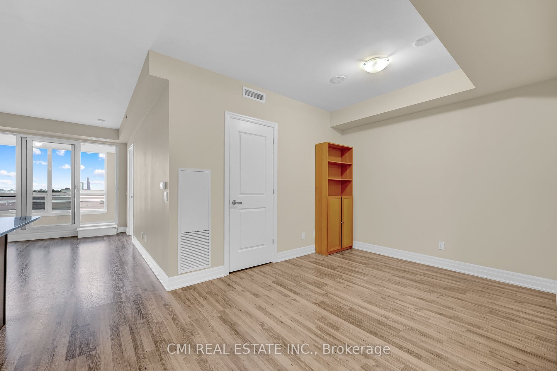 9075 Jane St, #407