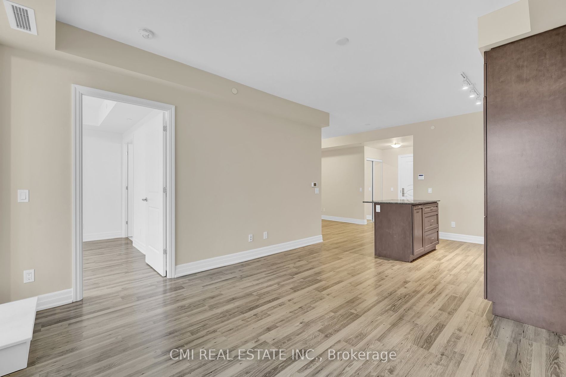 9075 Jane St, #407