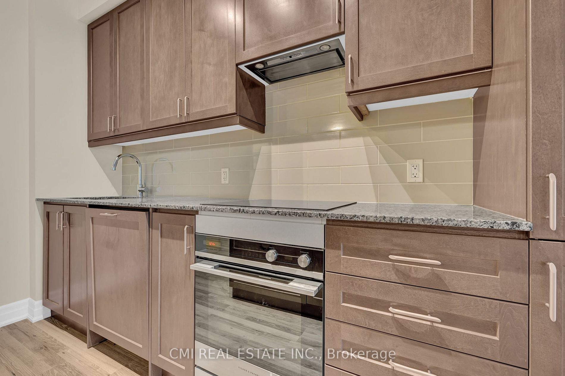 9075 Jane St, #407