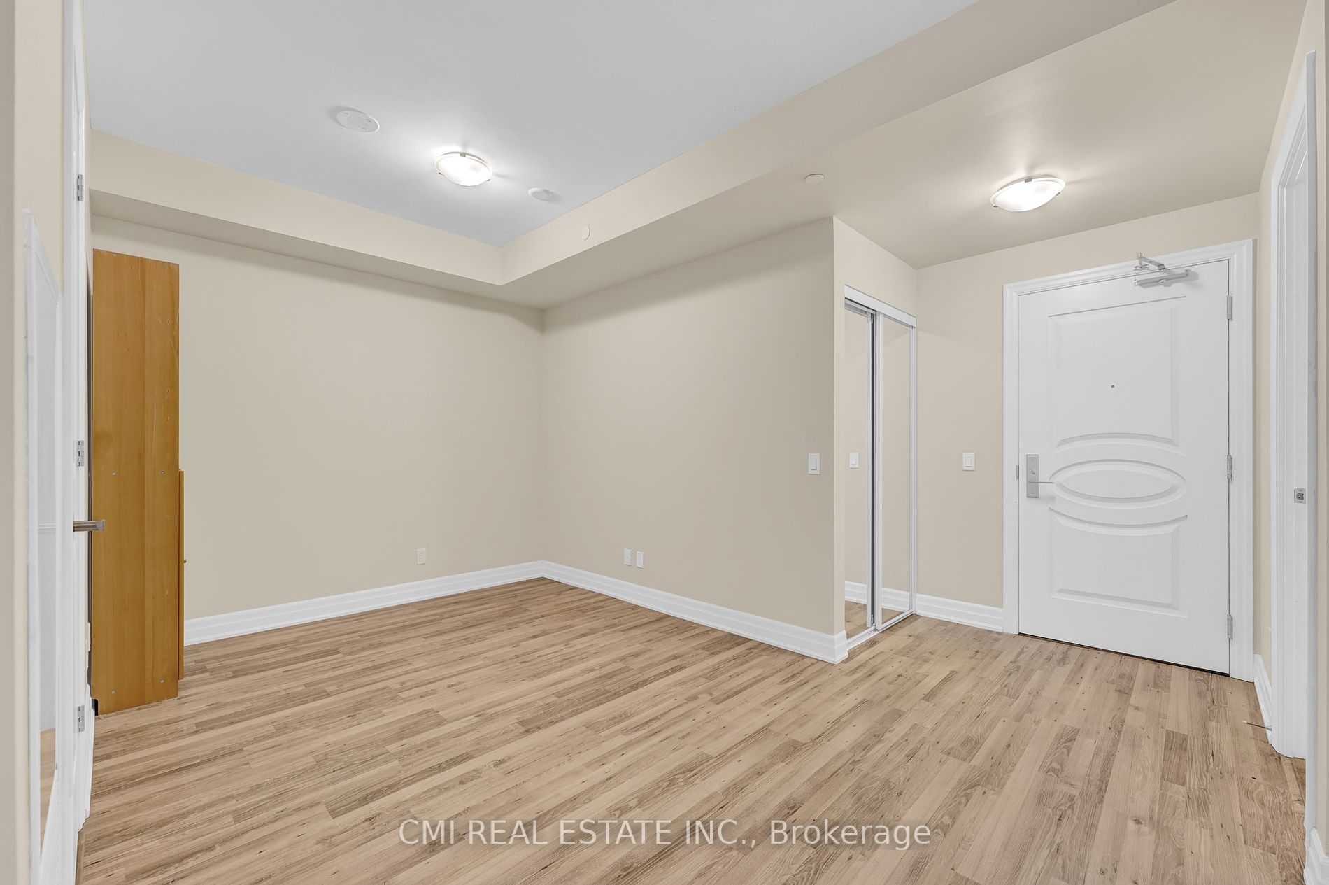 9075 Jane St, #407