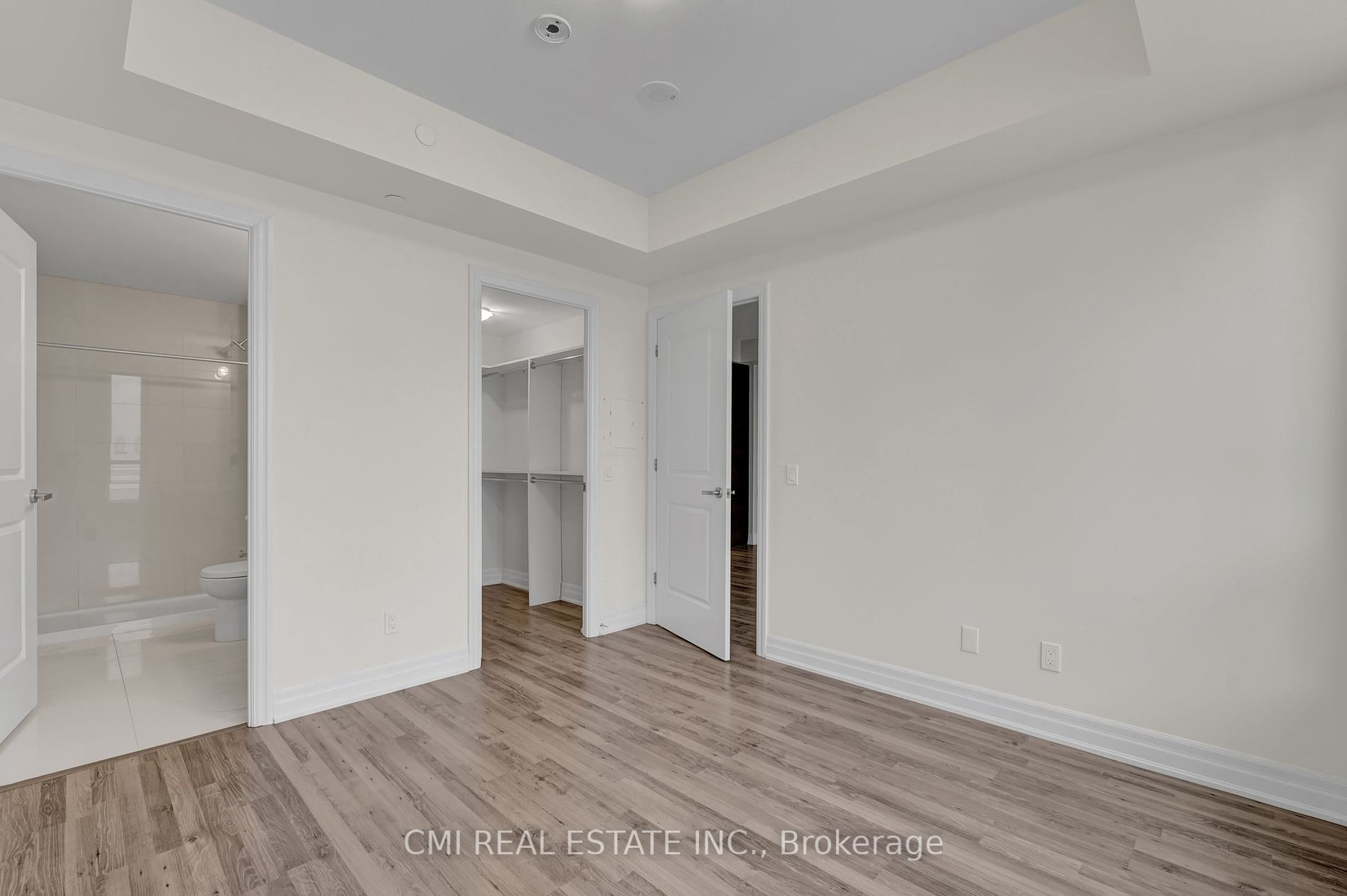 9075 Jane St, #407