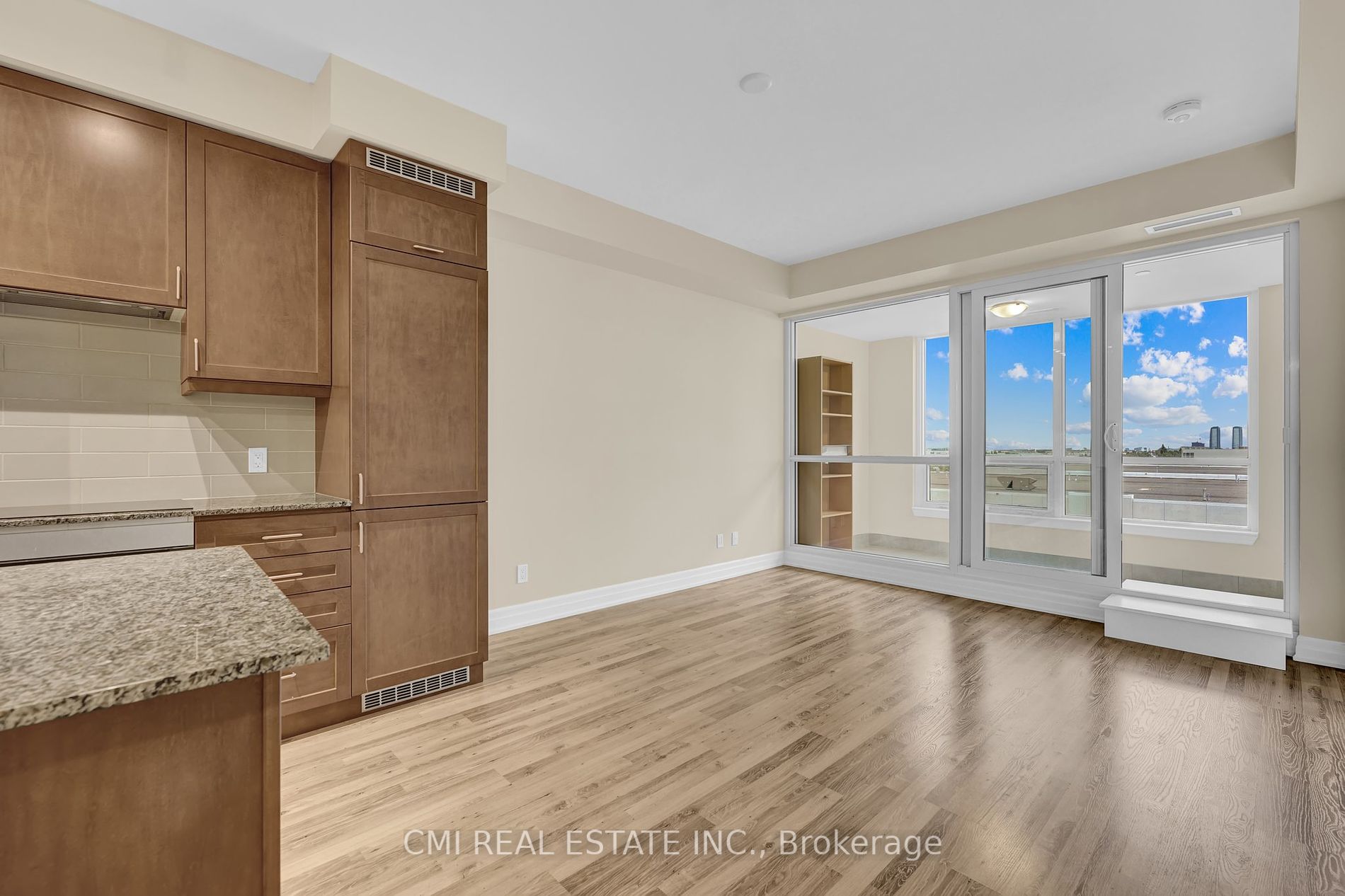 9075 Jane St, #407