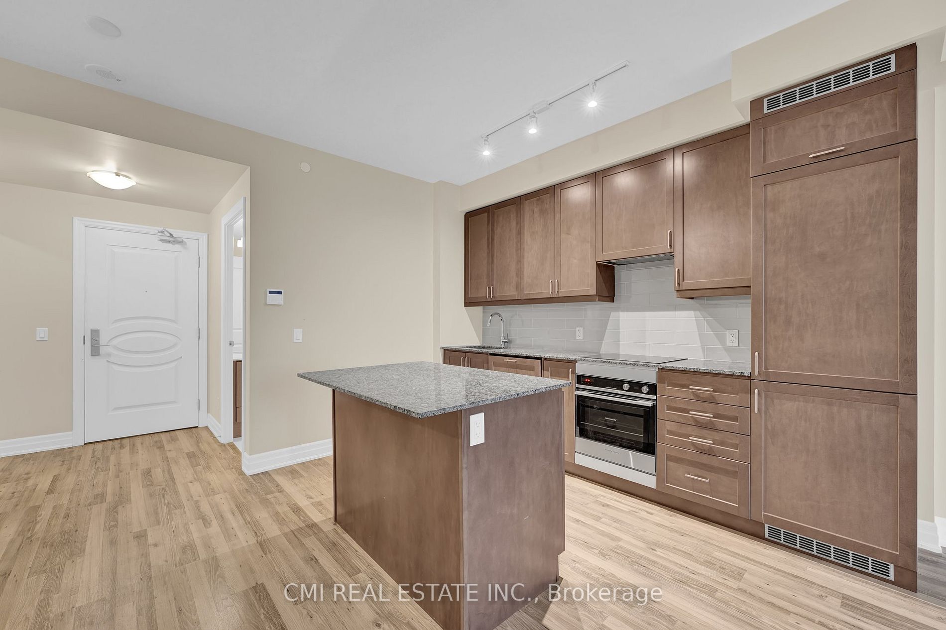 9075 Jane St, #407