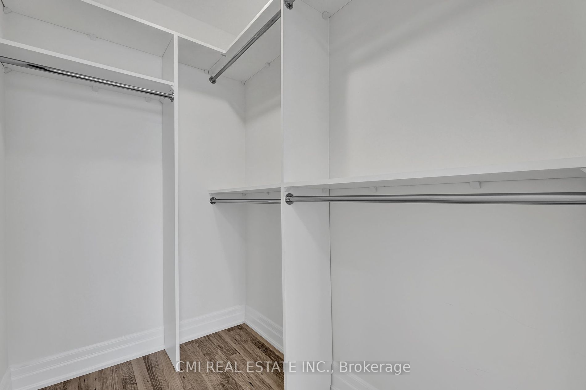 9075 Jane St, #407