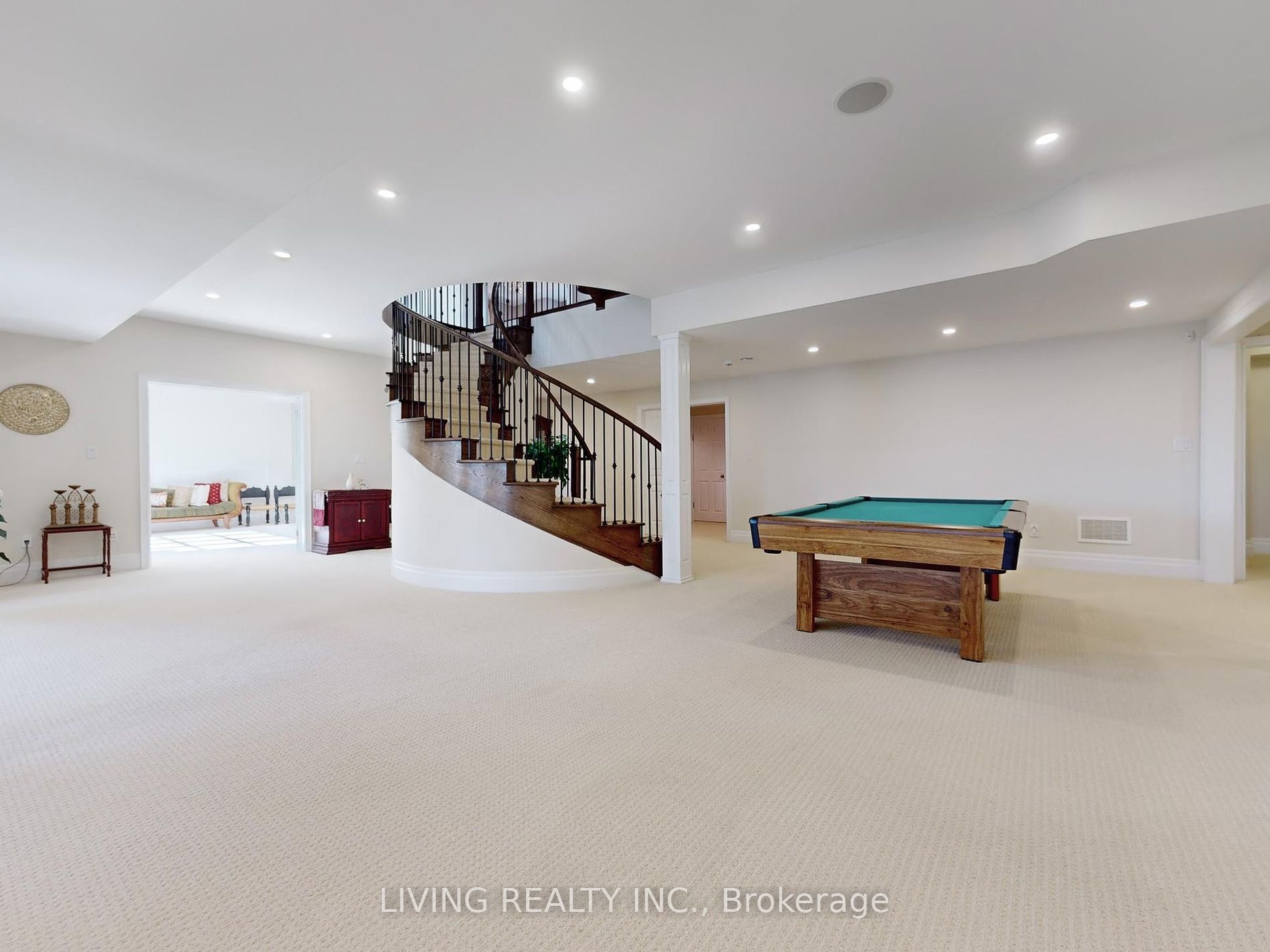 62 Carisbrooke Circ