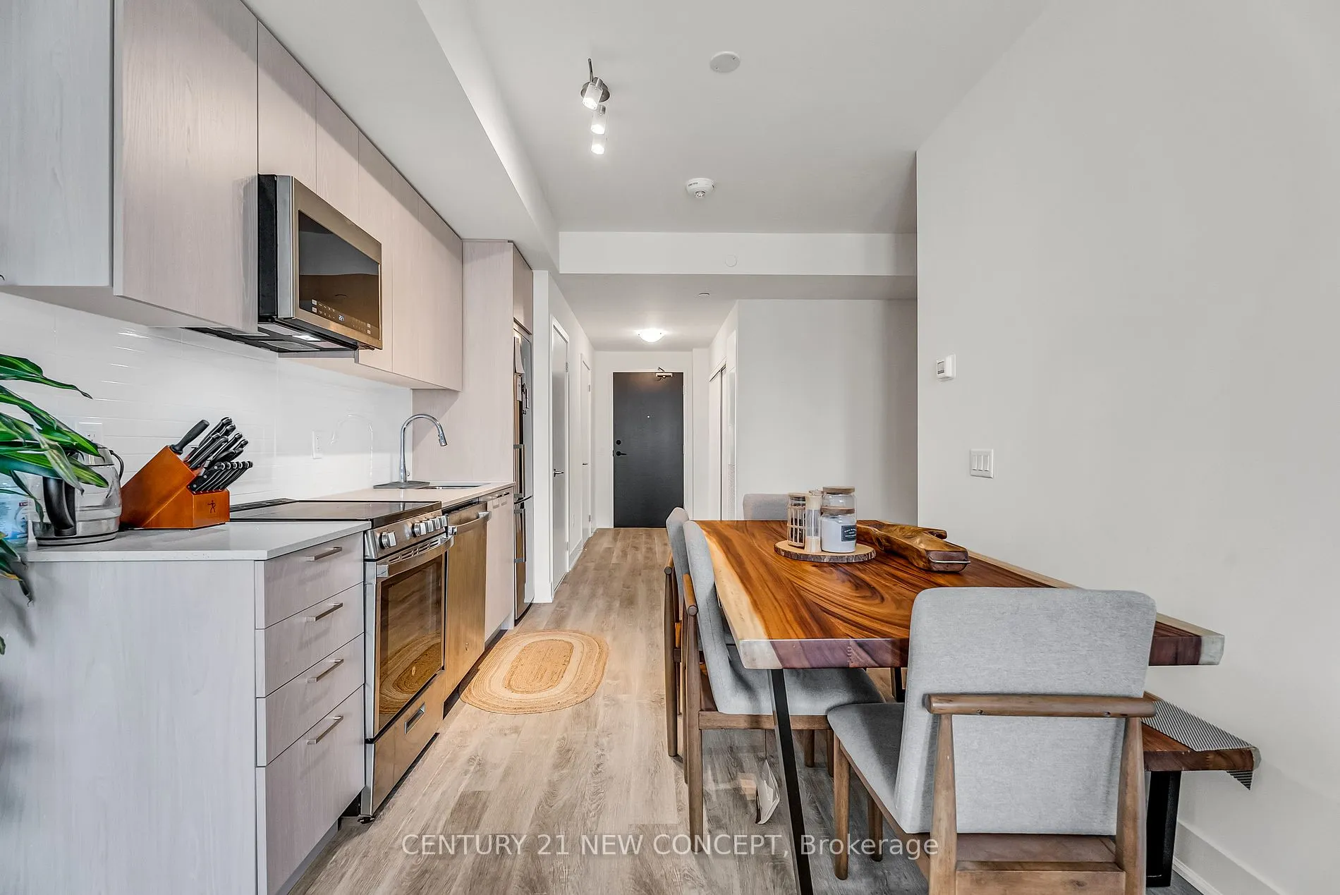 185 Deerfield Rd, #301