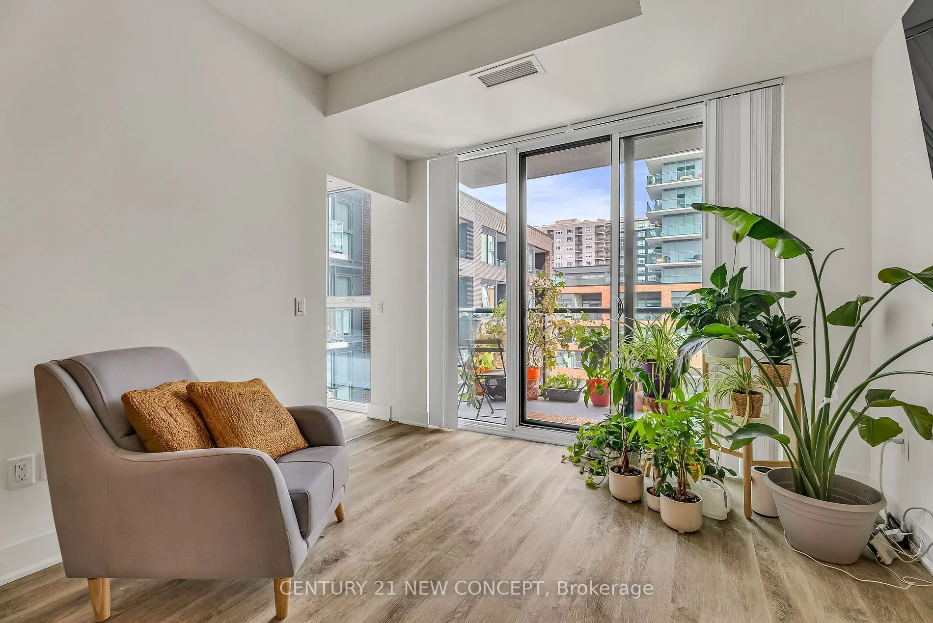 185 Deerfield Rd, #301