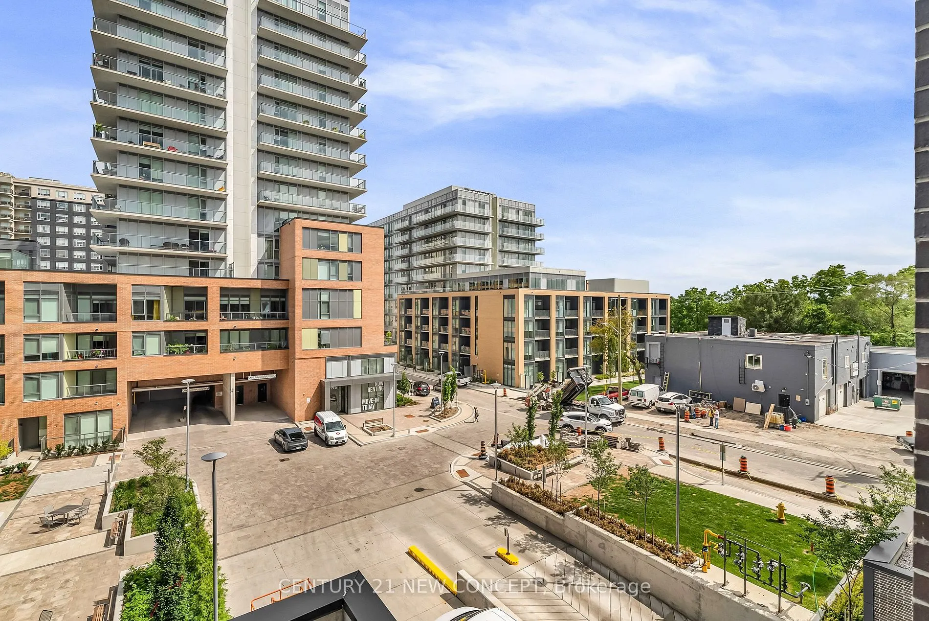 185 Deerfield Rd, #301