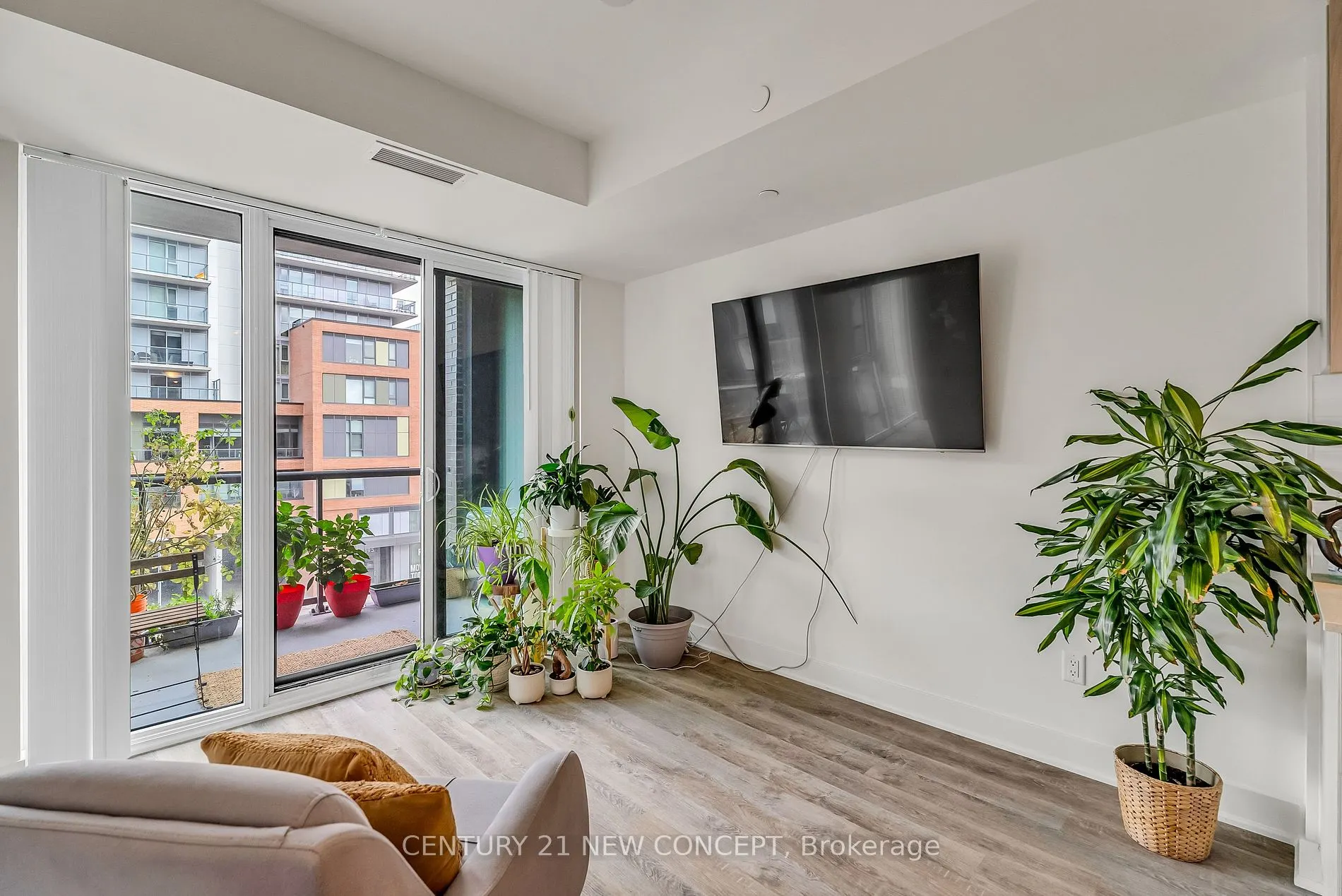 185 Deerfield Rd, #301