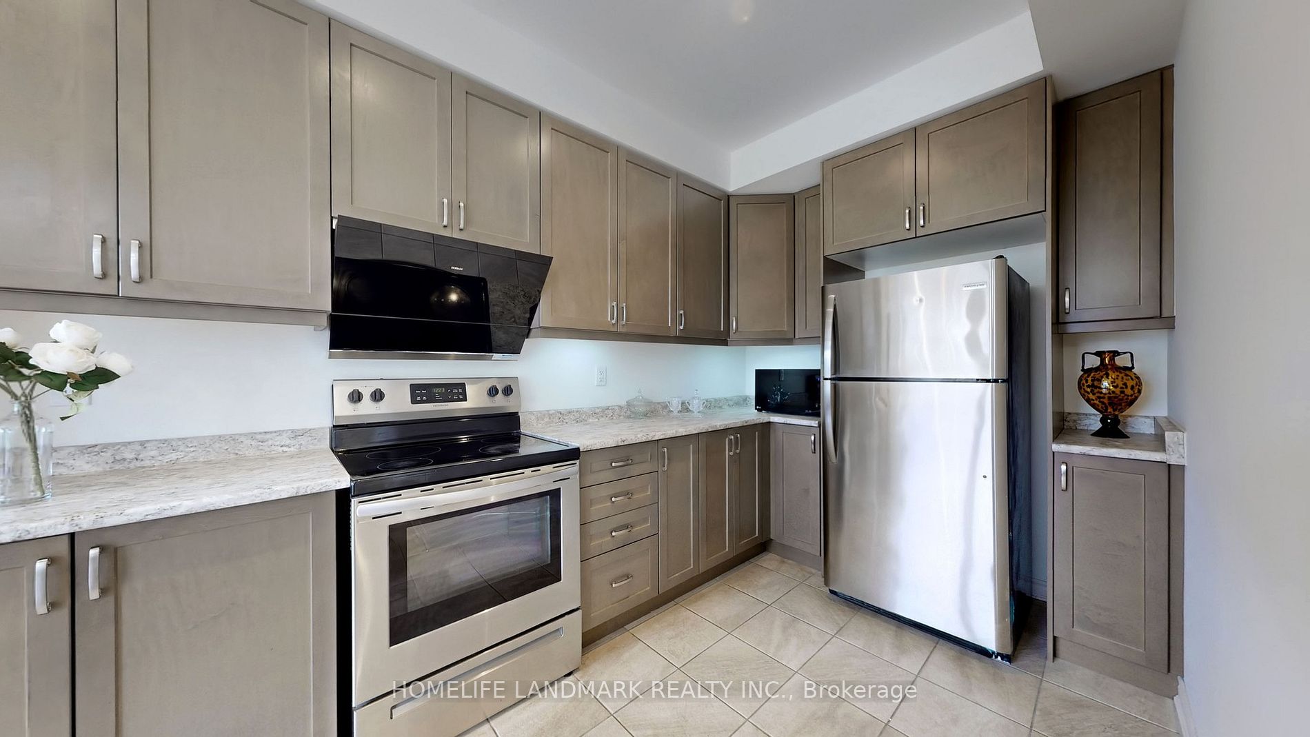 20 Adam Sellers Street, #28