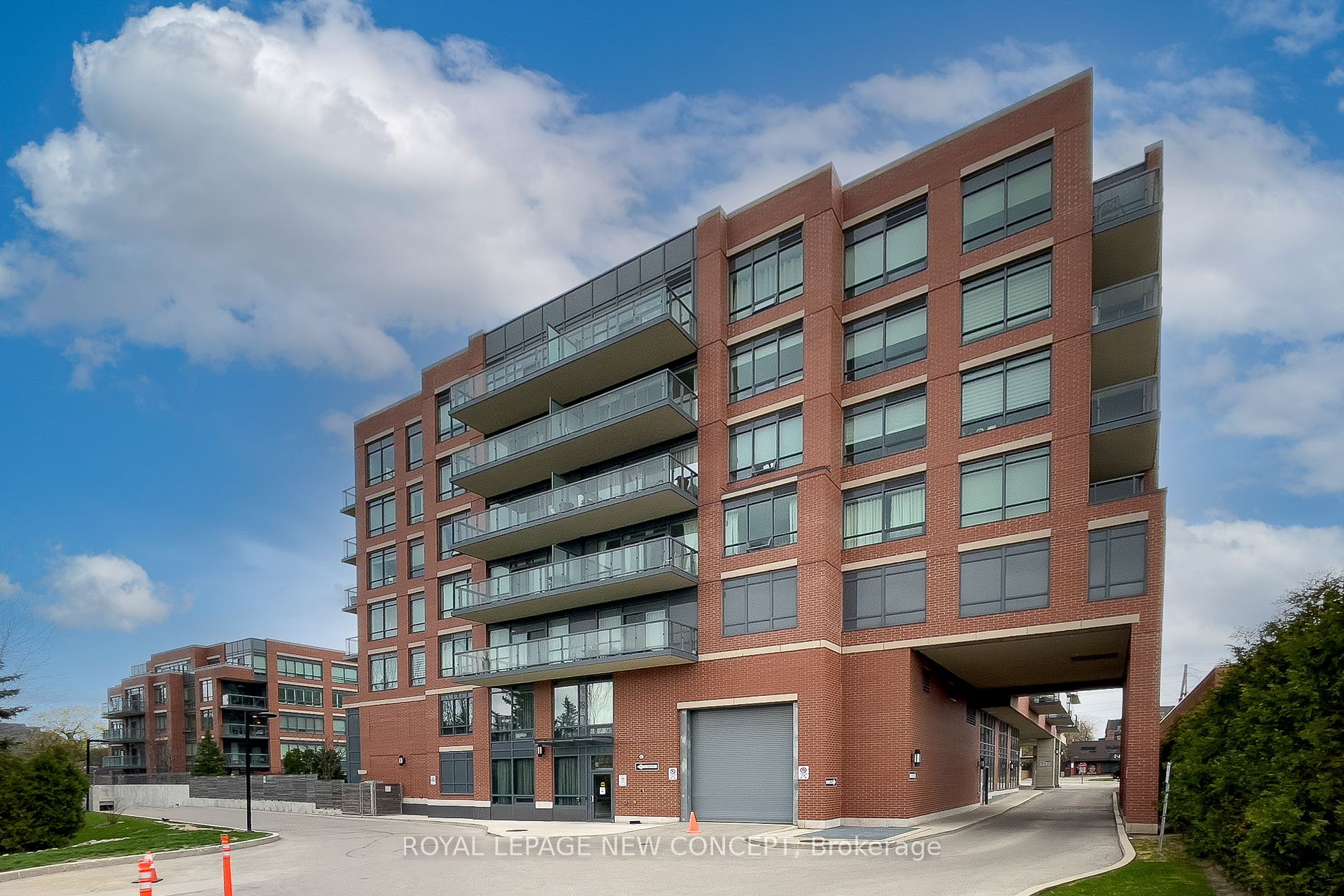 7608 Yonge St, #106